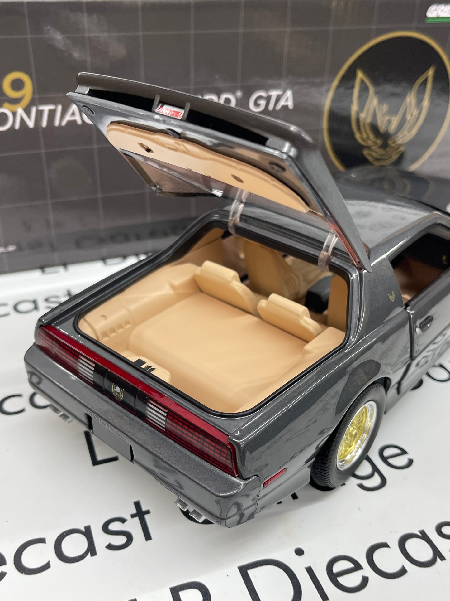 GREENLIGHT 1989 Pontiac Firebird GTA Grey w/ Tan Interior 1:18 Diecast