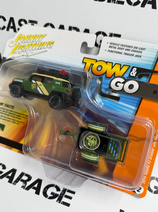 JOHNNY LIGHTNING 2014 Toyota FJ Cruiser w/ Trailer Berrien County 1:64 Diecast Tow & Go