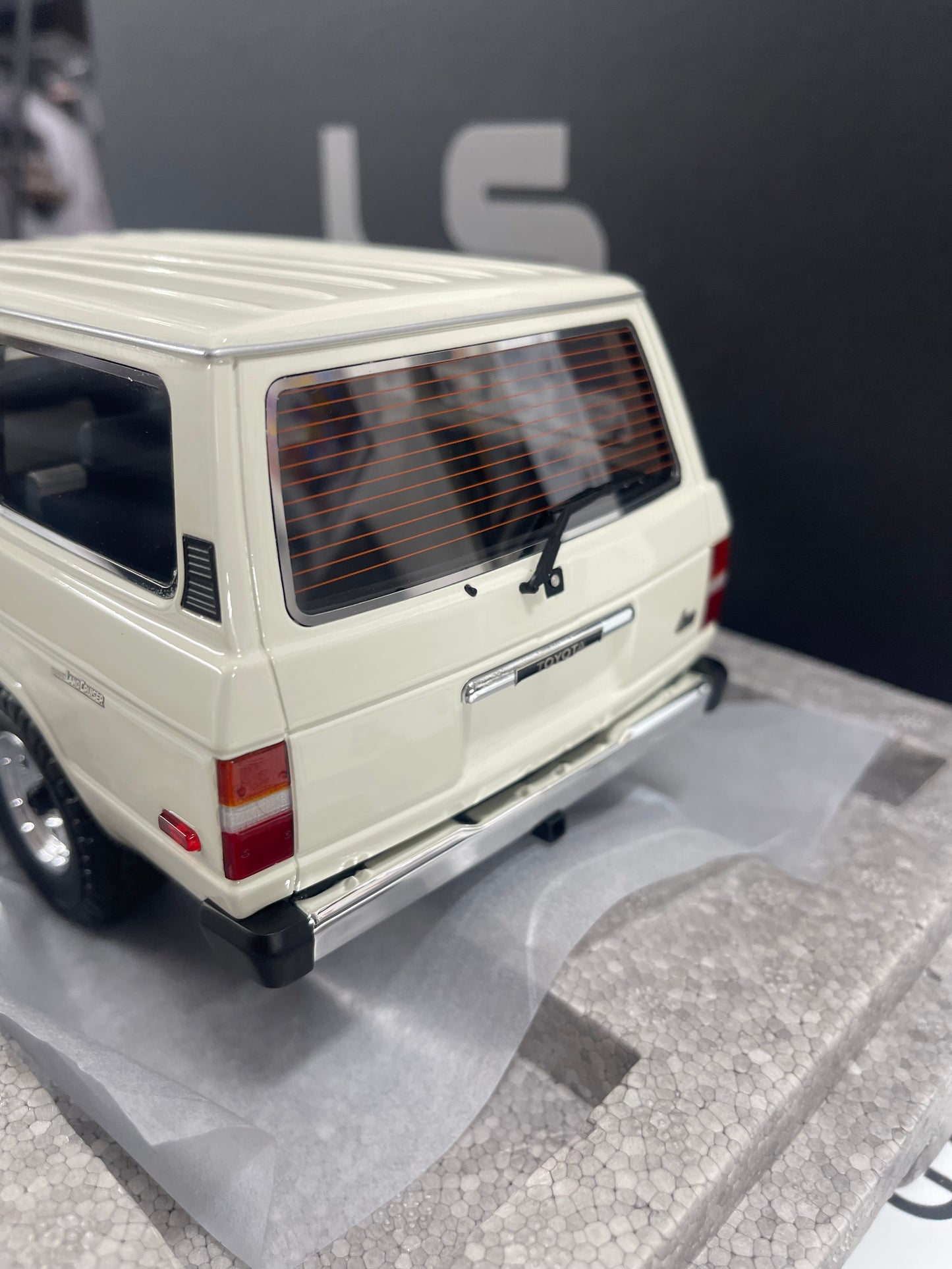 LS Collectibles 1987 Toyota Land Cruiser J60 White 1:18 Scale Resin Model