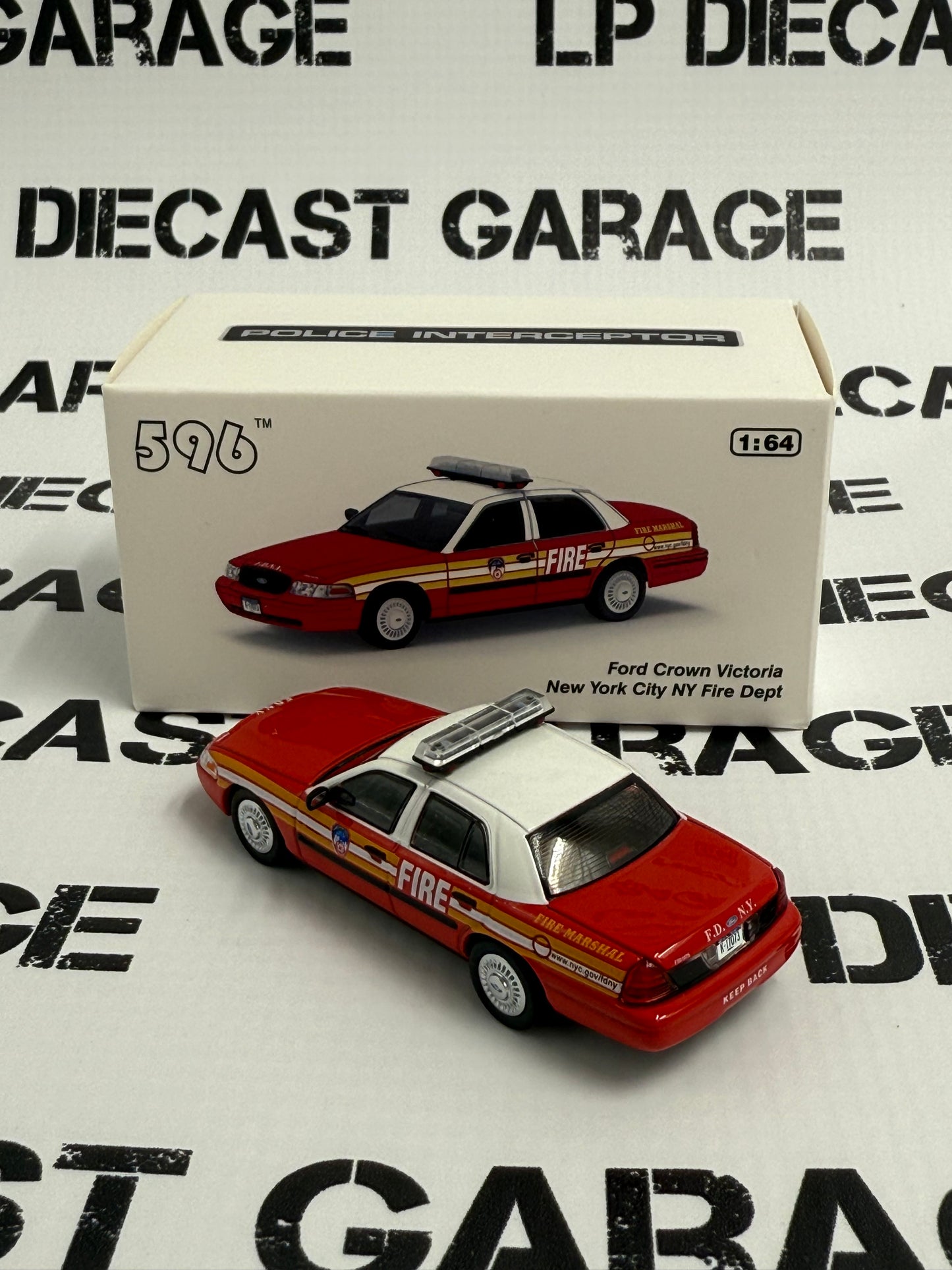 596 Model Ford Crown Victoria FDNY Fire Marshal New York 1:64 Diecast