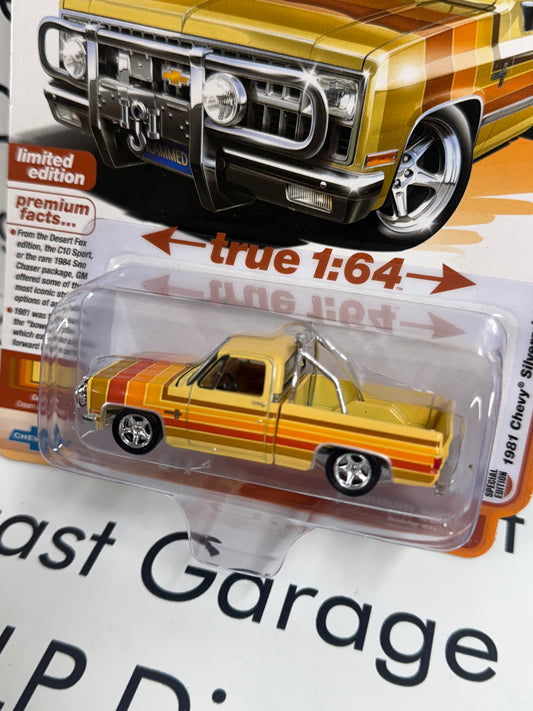 AUTO WORLD 1981 Chevrolet Silverado Fleetside Desert Fox Cream 1:64 Diecast Hobby Exclusive