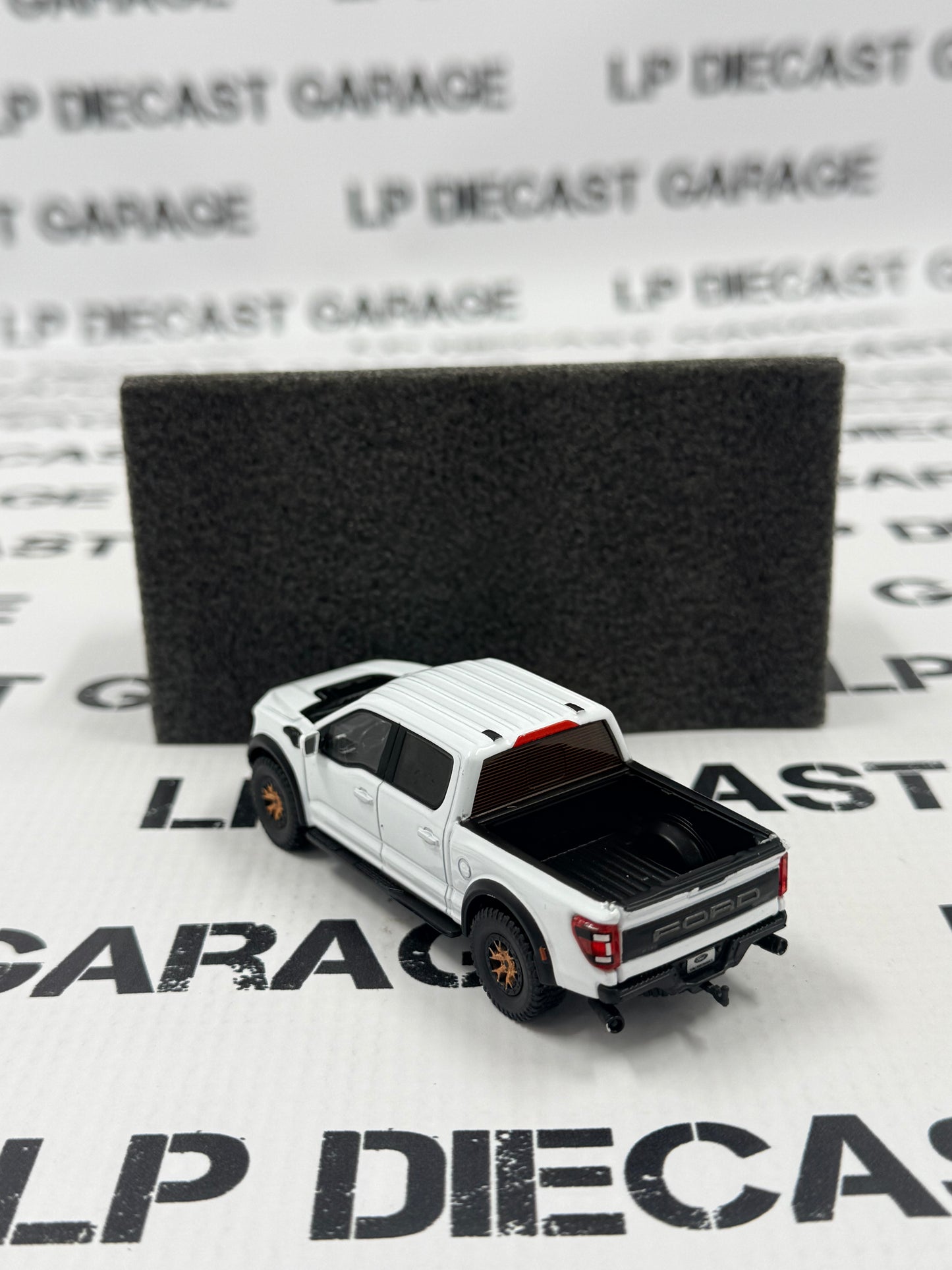 MODEL TRUCK 2022 Ford F-150 Raptor White 1:64 Diecast