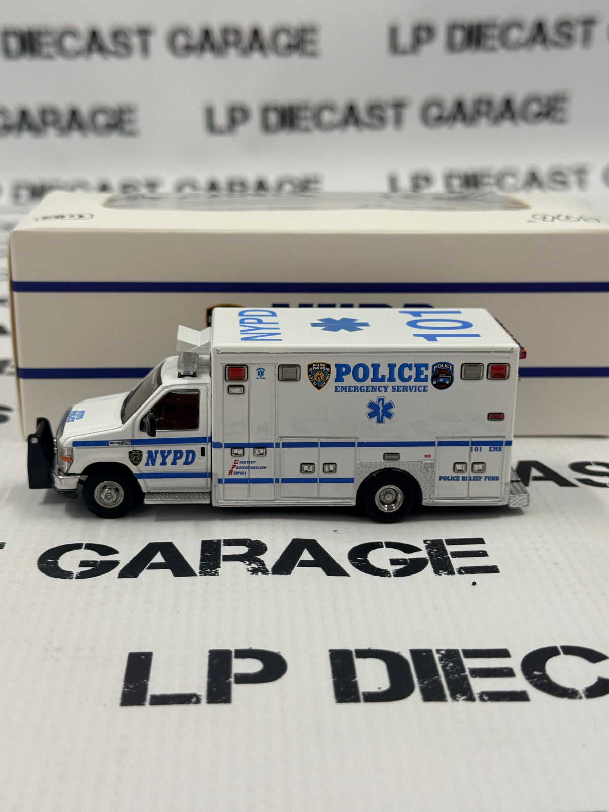 MODEL TRUCK Ford E-350 Ambulance NY Police Dept Emergency Service 1:64 Diecast