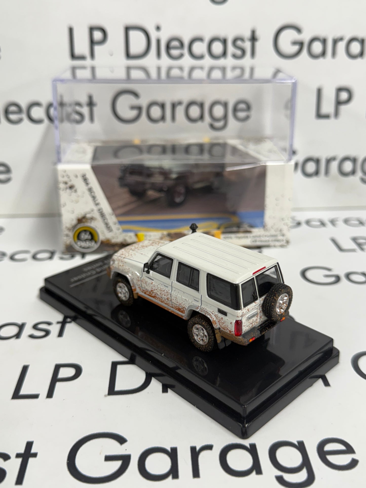 PARA64 2014 Toyota Land Cruiser LC76 Off Road Effect White 1:64 Diecast
