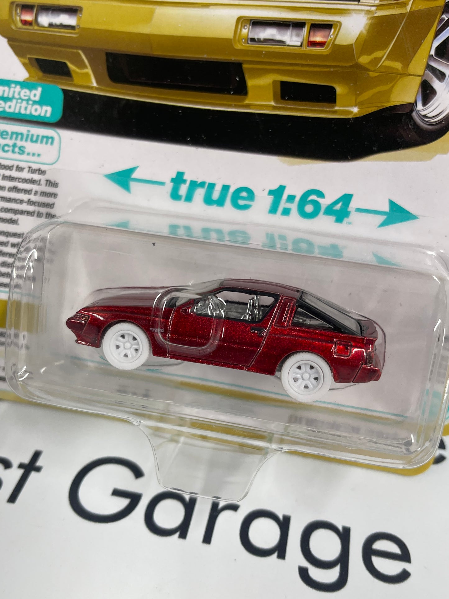 ULTRA RED CHASE AUTO WORLD 1988 Chrysler Conquest TSi Yellow 1:64 Diecast Modern Muscle