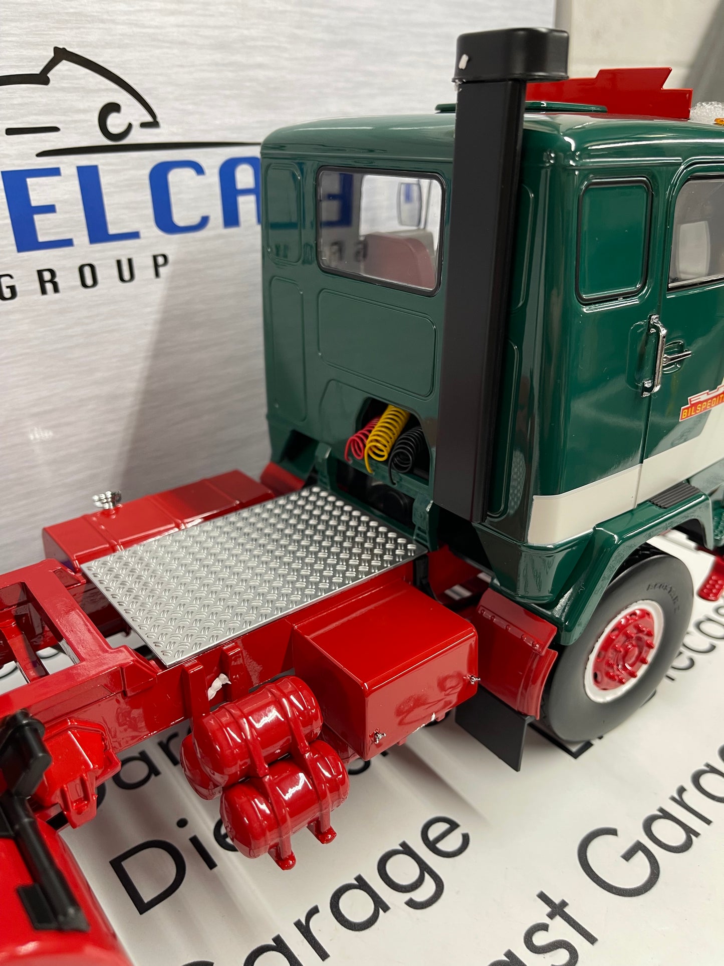MCG Model Car Group 1977 Volvo F88 Green Semi Truck 1:18 Diecast