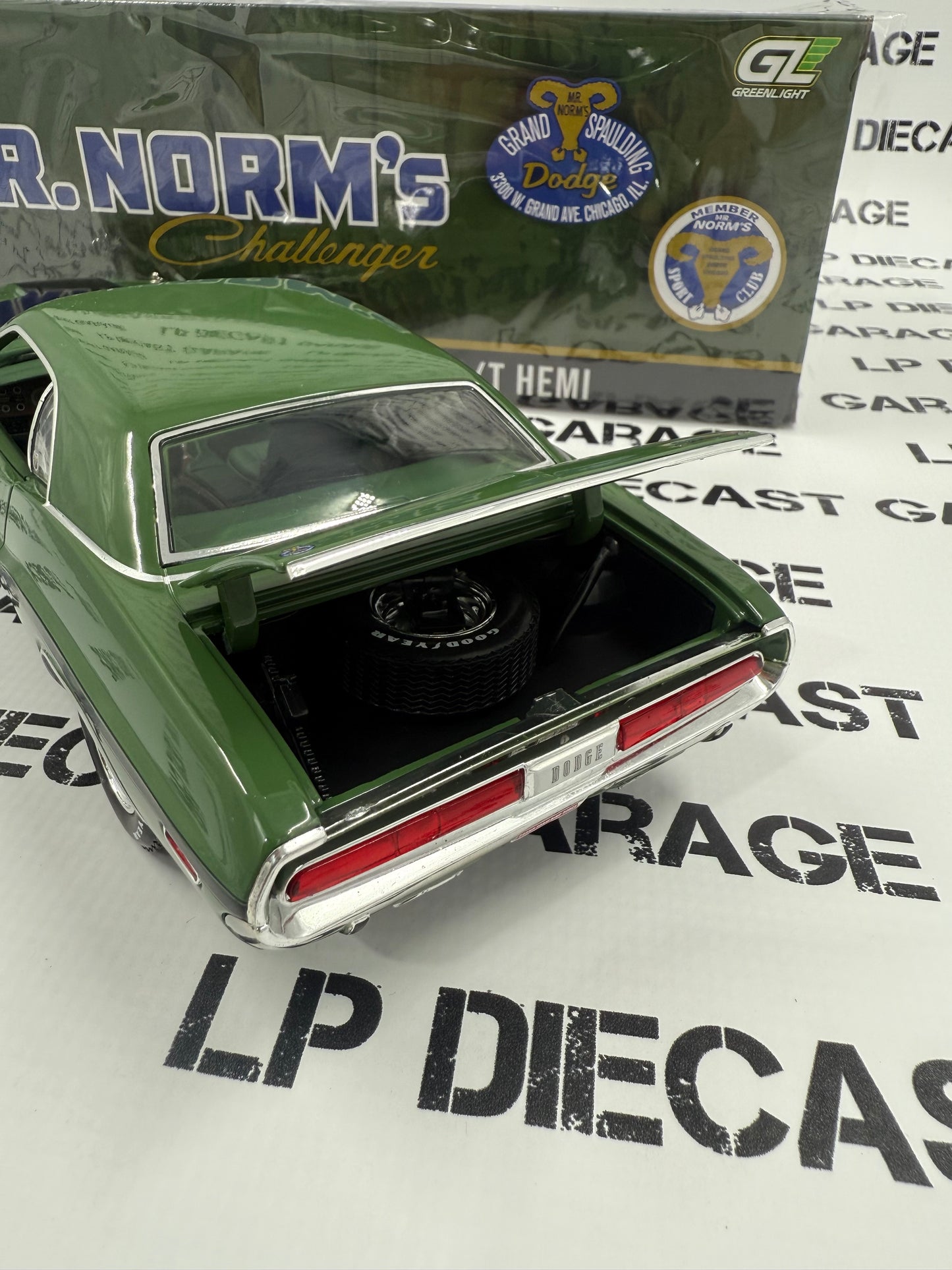 GREENLIGHT 1970 Dodge Challenger R/T F8 Green 1:18 Diecast Mr.Norm's