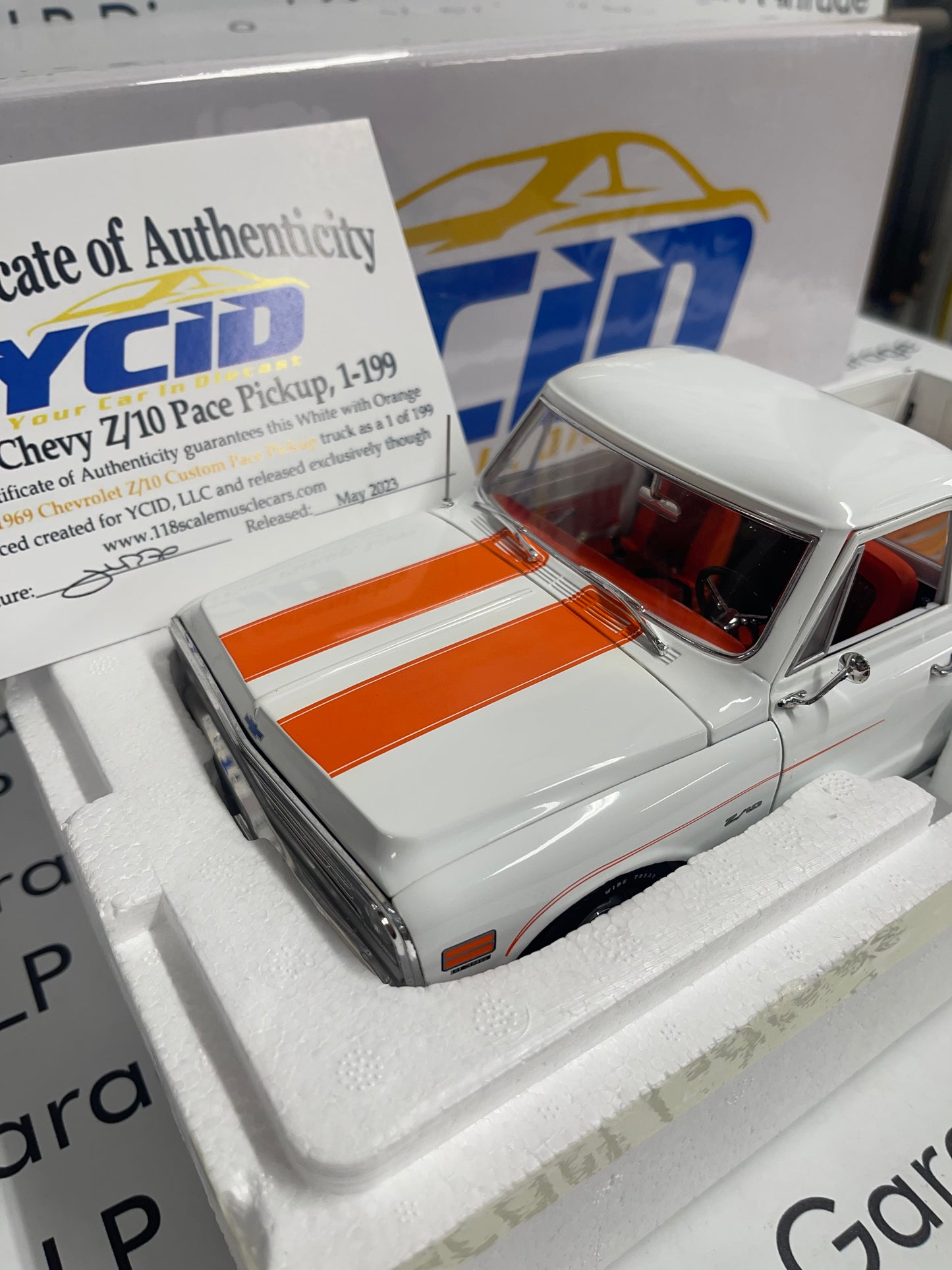 ACME YCID 1969 Chevrolet Z/10 Custom Pickup w/ Tandem Trailer 1:18 Diecast A1807214Y