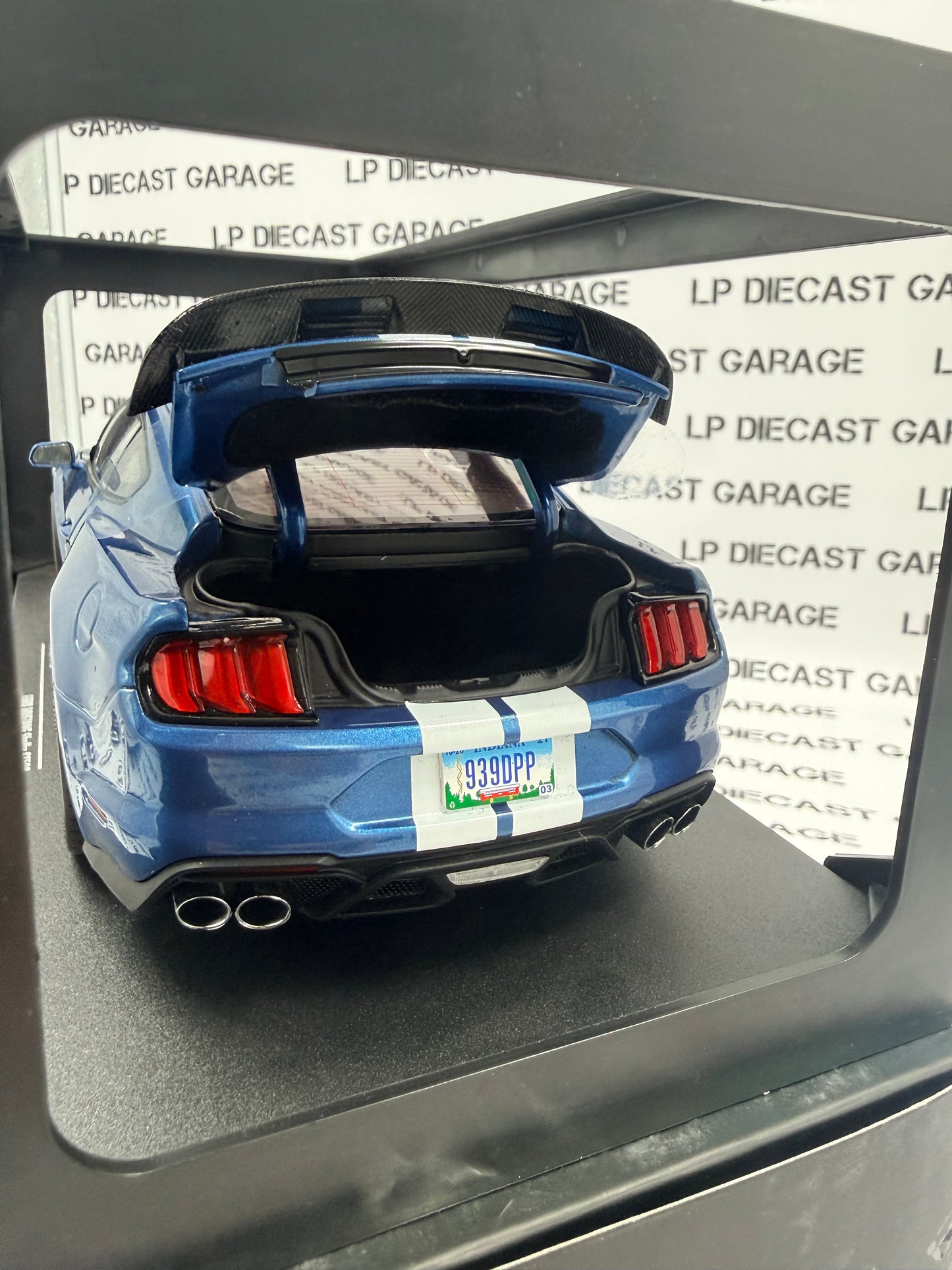 IXO Models 2022 Ford Mustang GT500 Atlas Blue 1:18 Diecast