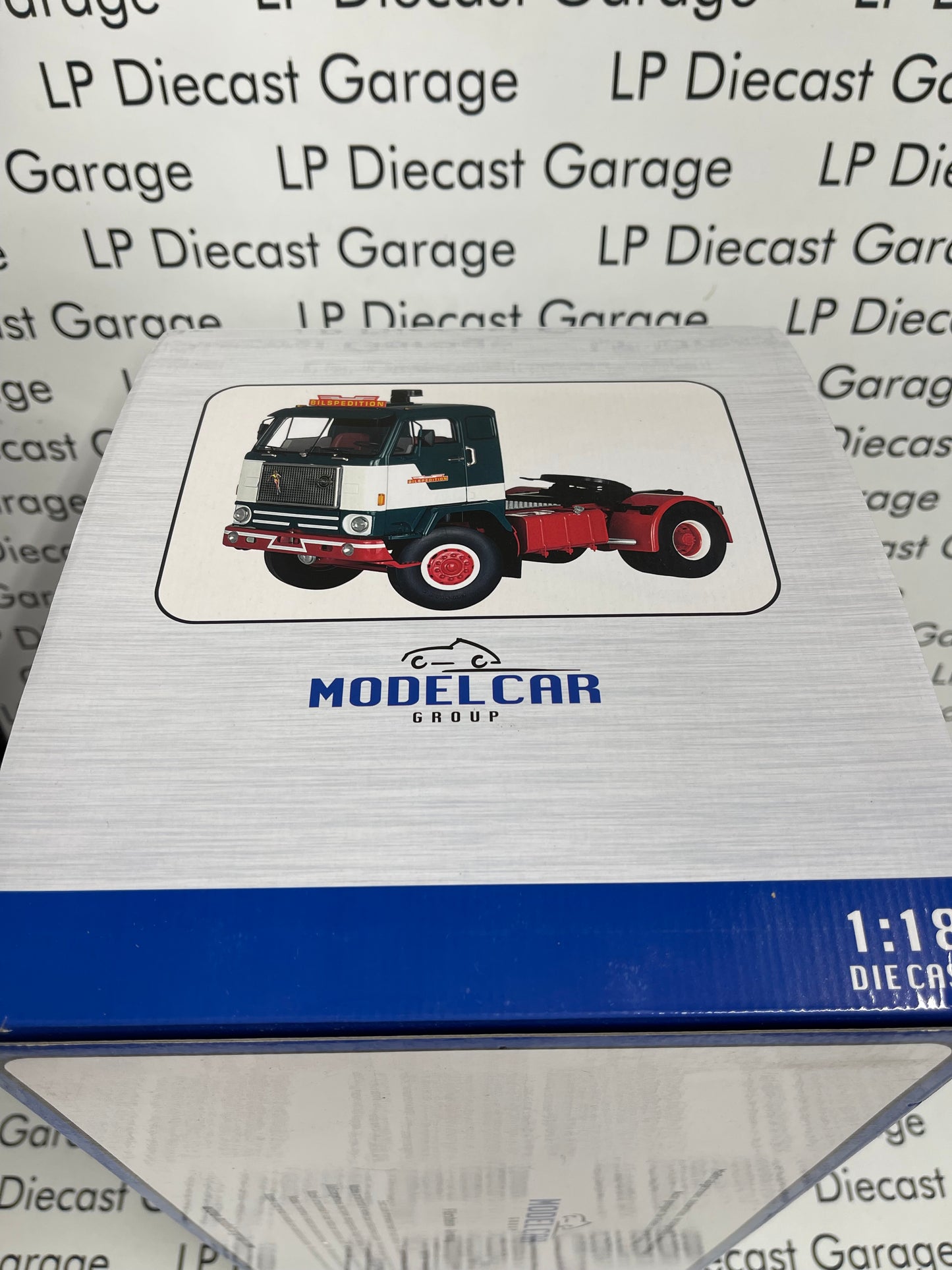 MCG Model Car Group 1977 Volvo F88 Green Semi Truck 1:18 Diecast