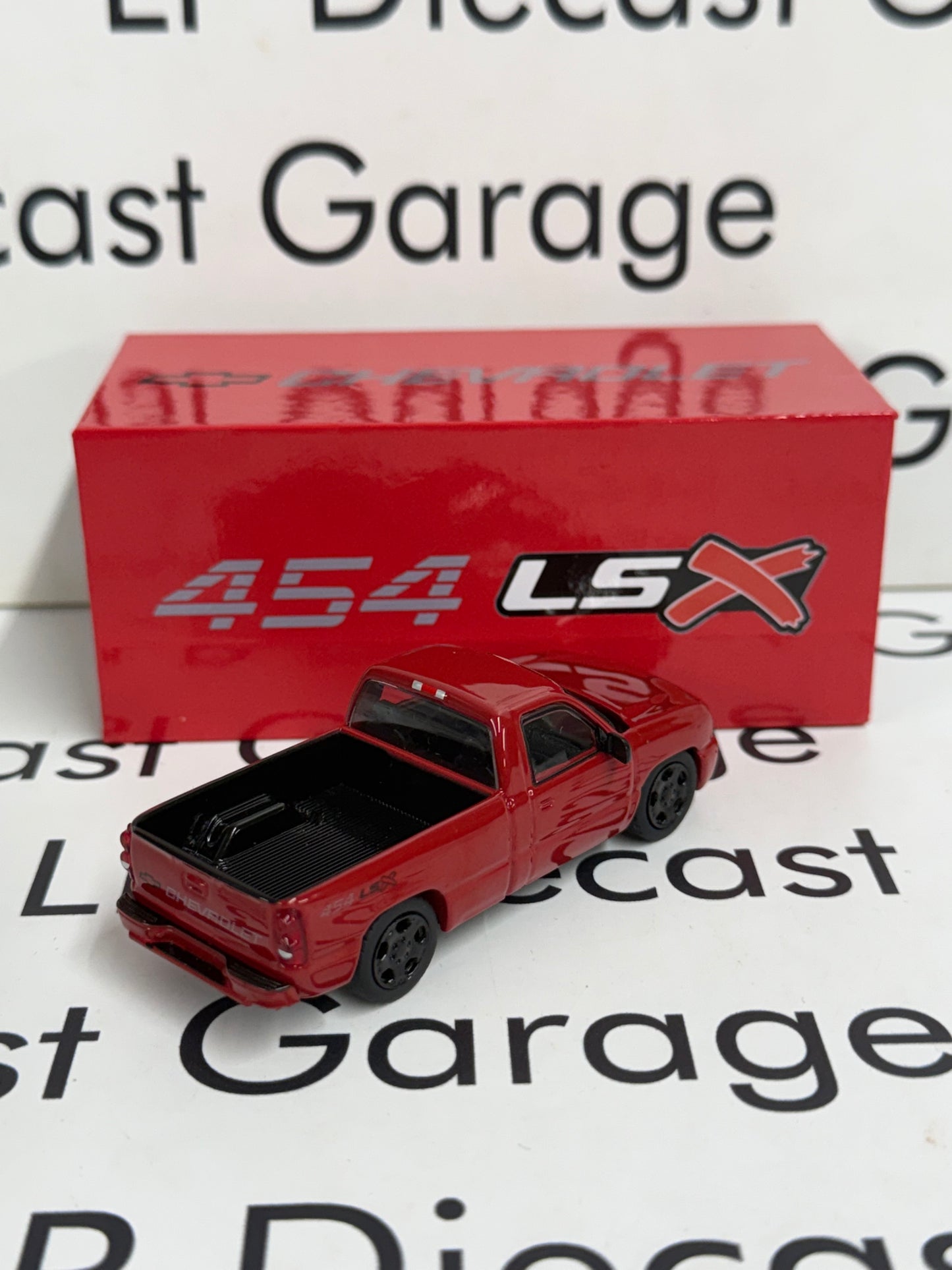 2006 Chevrolet Silverado SS Single Cab Truck Victory Red PARA64 1:64 Diecast