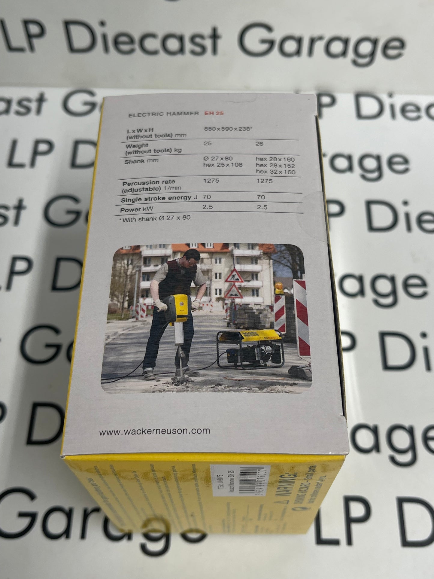 UNIVERSAL HOBBIES Wacker Neuson Electric Hammer EH25 1:12 Diecast Model