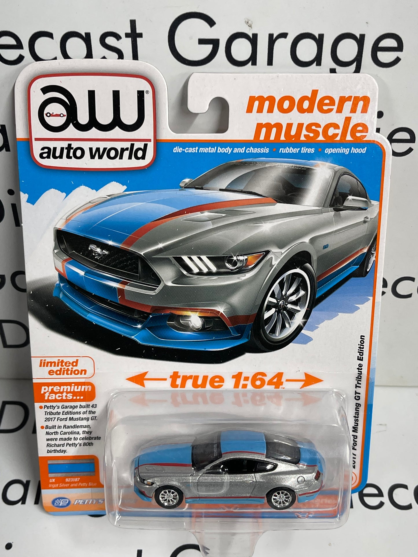AUTO WORLD 2017 Ford Mustang GT Silver Petty 1:64 Diecast Modern Muscle