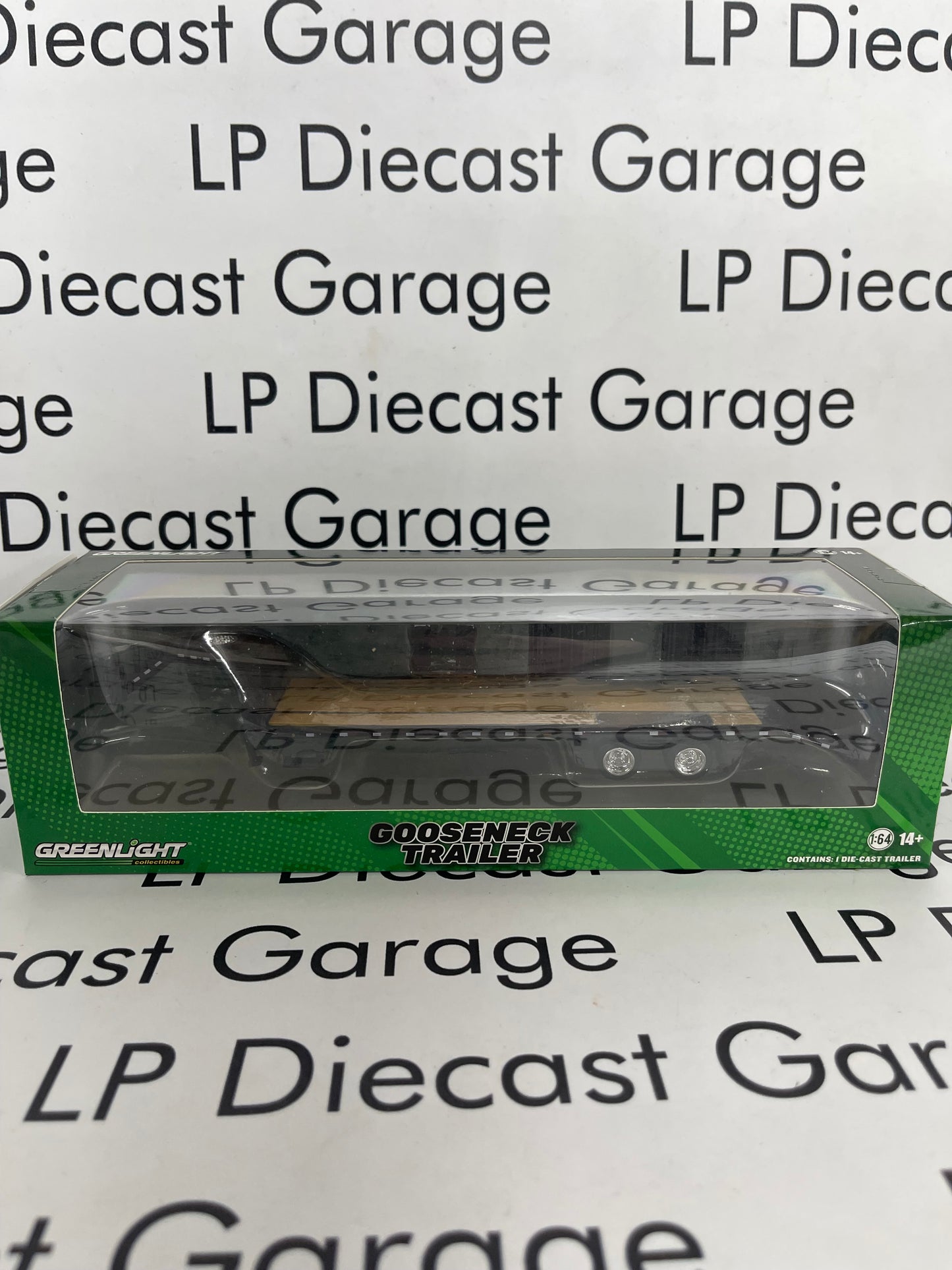 GREENLIGHT Black Gooseneck Deckover Trailer Includes Hitch 1:64 Diecast