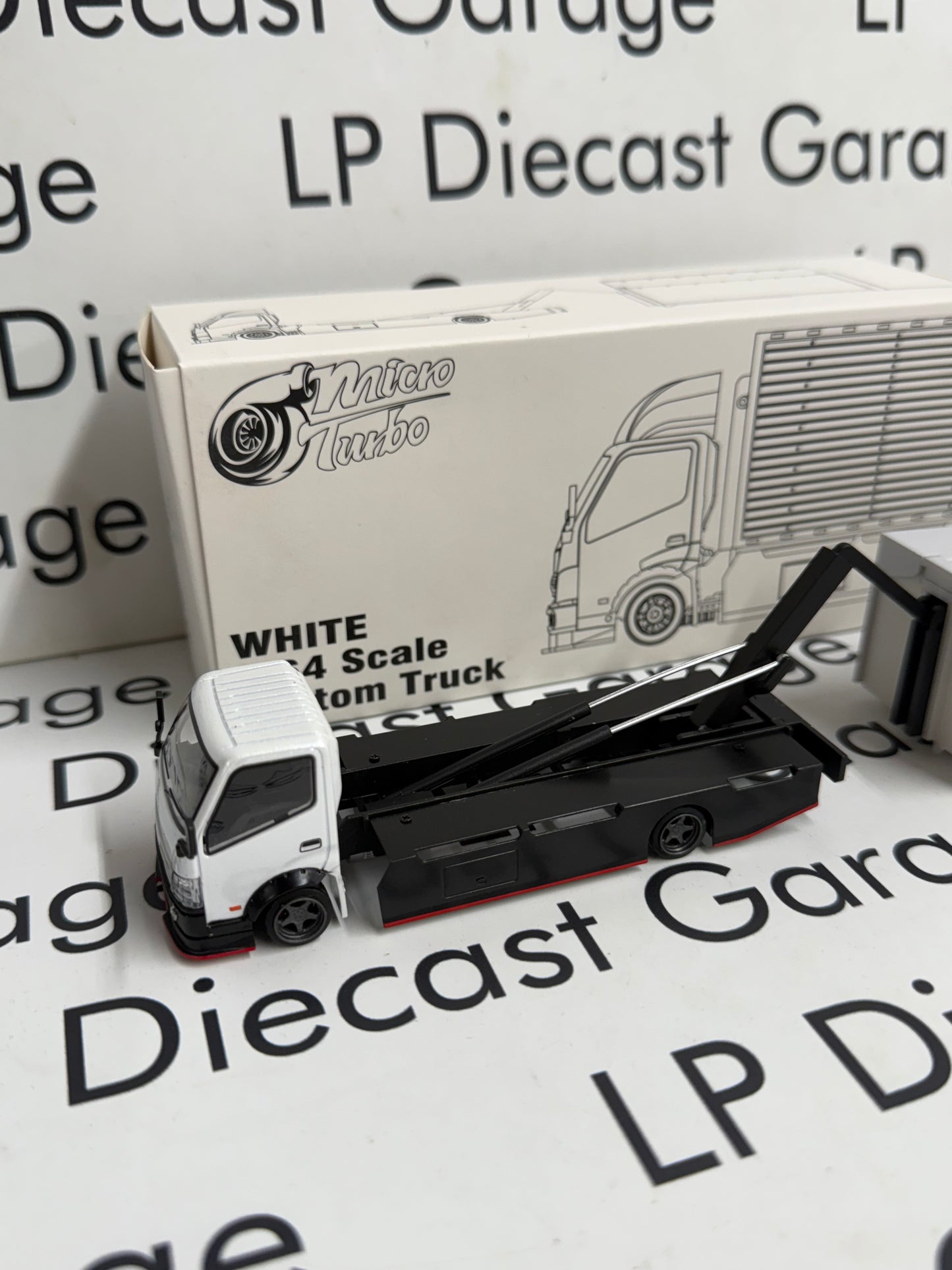 MICRO TURBO 1993 Isuzu White Truck with Unfolding Cargo Box 1:64 Diecast Ghost Player