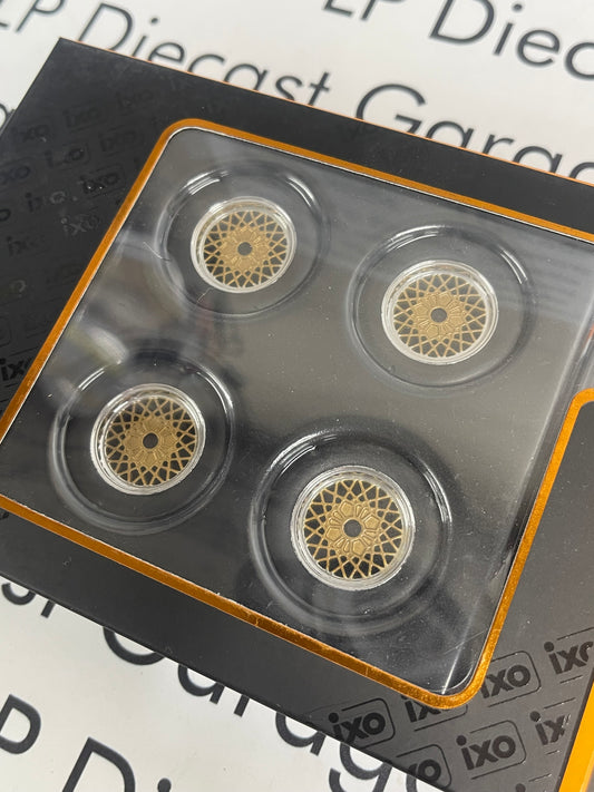 IXO Models Gold w/Chrome Lip Lada VFTS Wheel Set (4) for 1:18 Diecast