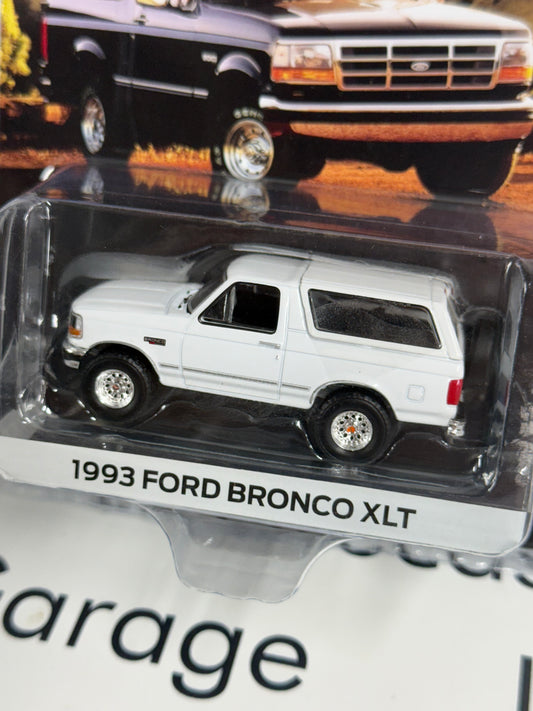 GREENLIGHT 1993 Ford Bronco XLT White 1:64 Diecast Hobby Exclusive OJ