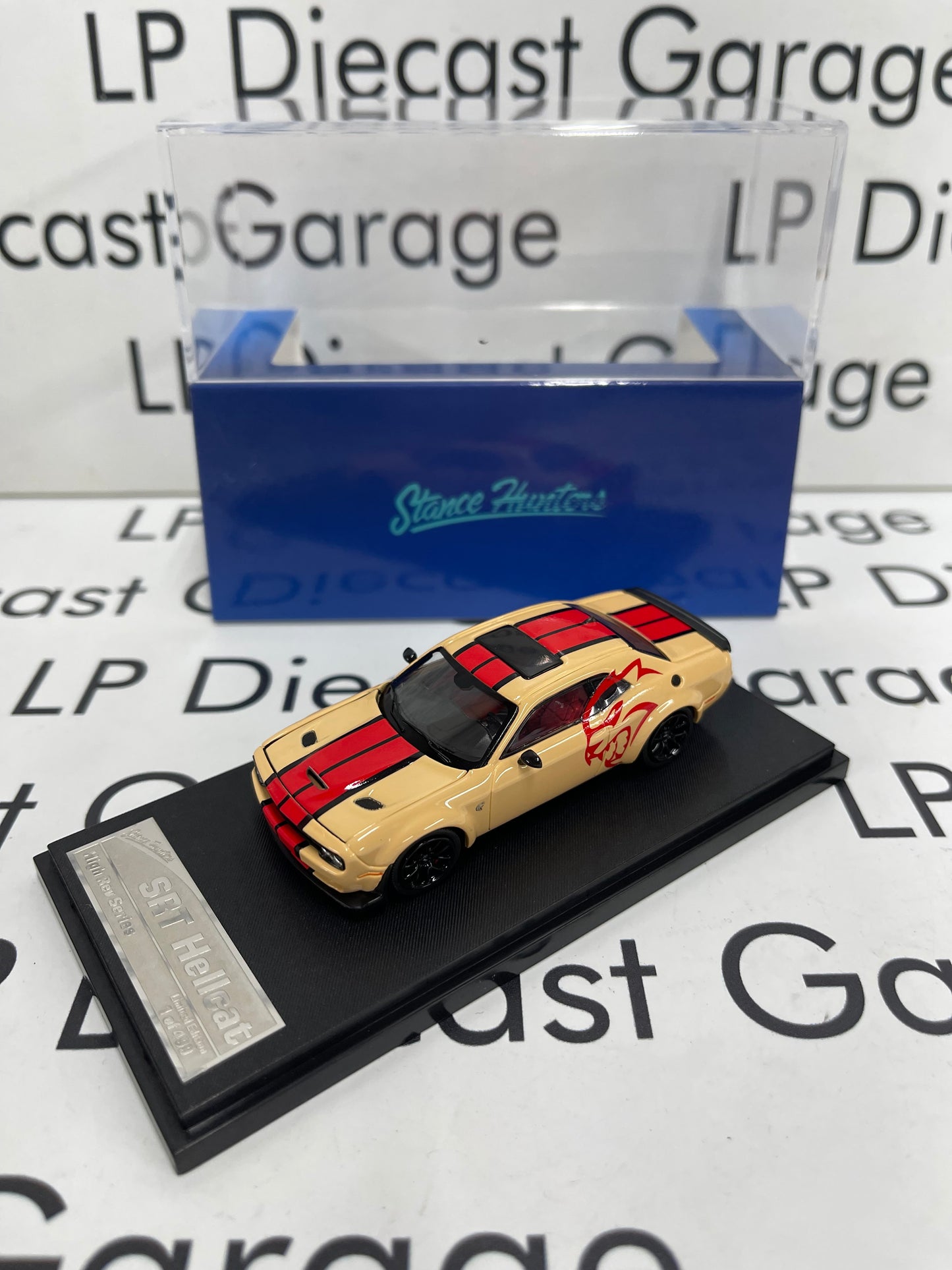 STANCE HUNTERS 2023 Dodge Challenger SRT Hellcat Tan Red 1:64 Diecast
