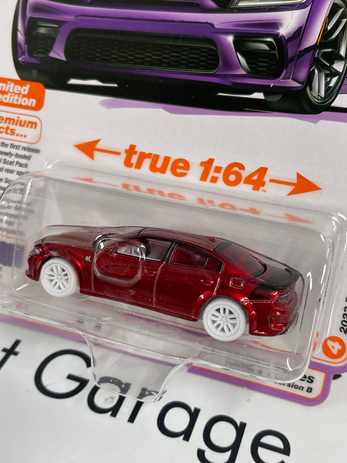 ULTRA RED CHASE AUTO WORLD 2023 Dodge Charger R/T Scat Pack Plum Crazy 1:64 Diecast Modern Muscle