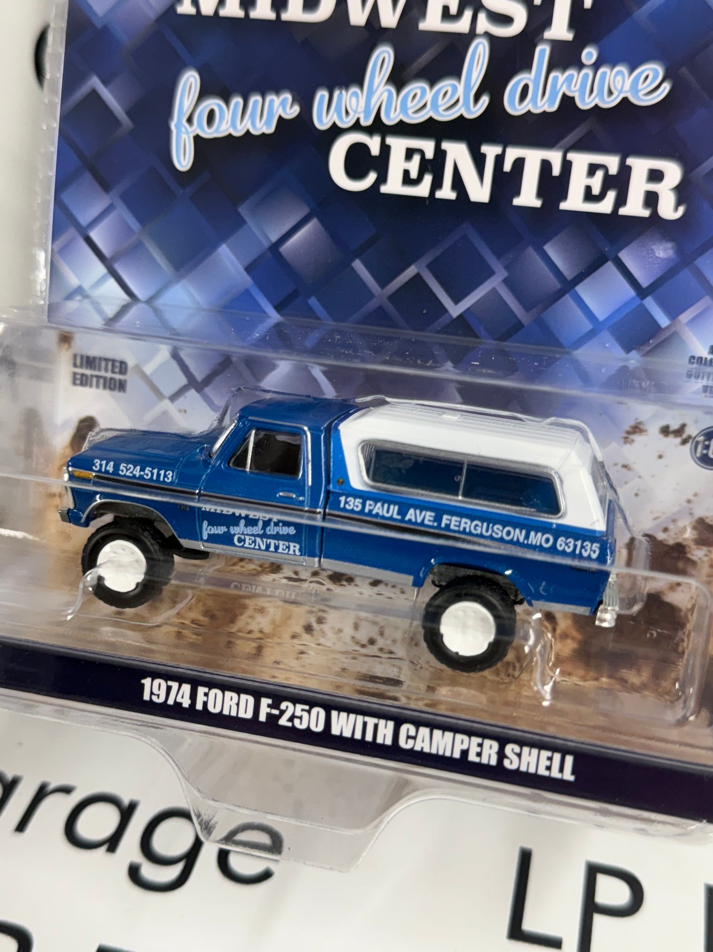 GREENLIGHT 1974 Ford F-250 Midwest Four Wheel Drive Center 1:64 Diecast