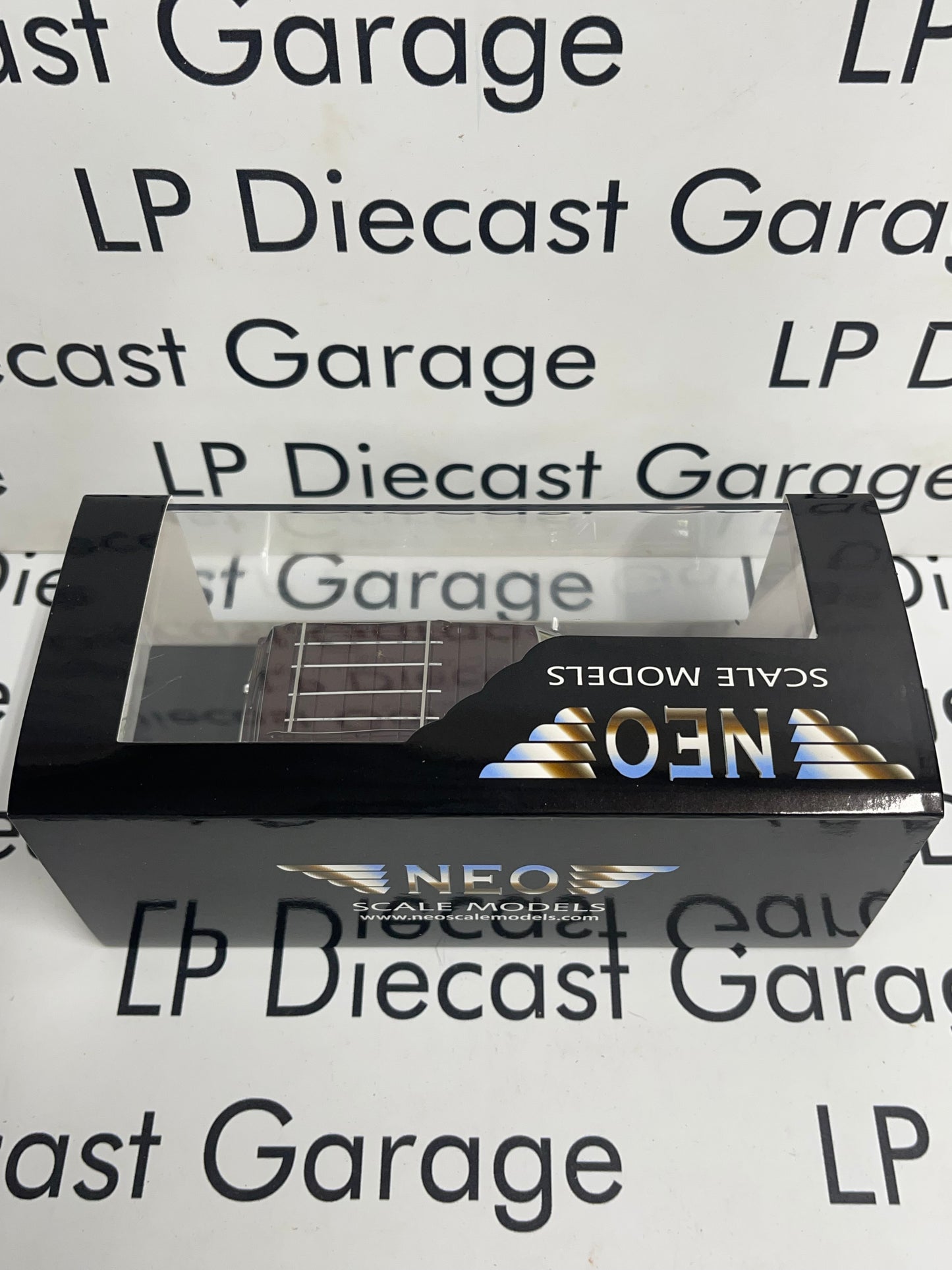 NEO SCALE MODELS Jeep Grand Wagoneer Burgundy Woody 1:43 Resin Model