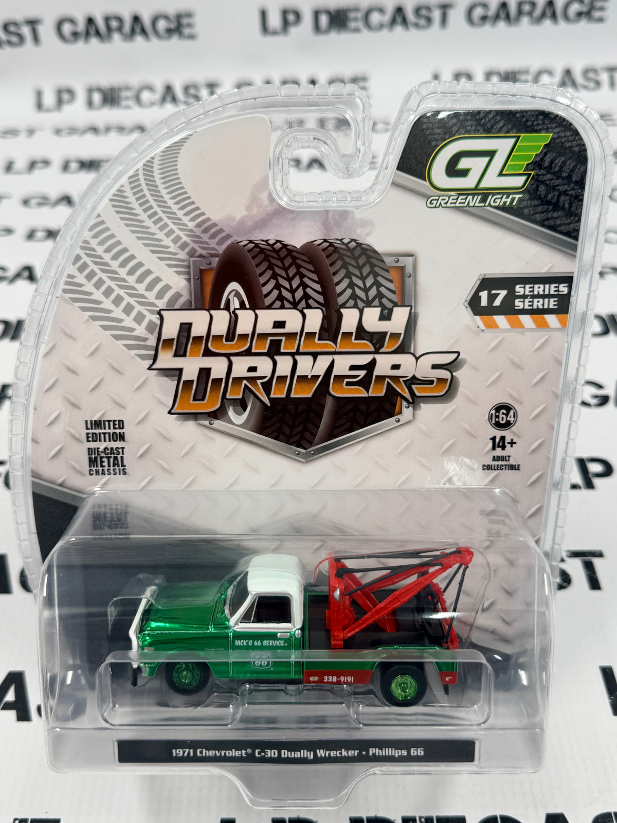 CHROME CHASE GREENLIGHT 1971 Chevrolet C-30 Wrecker Phillips 66 1:64 Diecast Dually Drivers Series 17