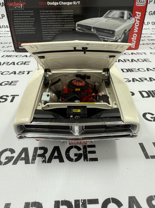 AUTO WORLD 1969 Dodge Charger R/T White 440 1:18 Diecast