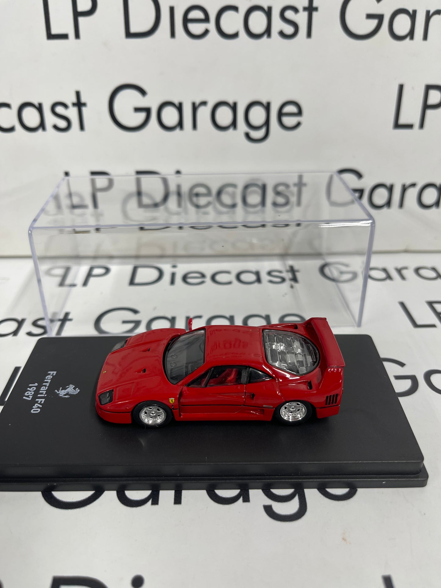 EDICOLA 1987 Ferrari F40 Red 1:64 Diecast w/ Display Case