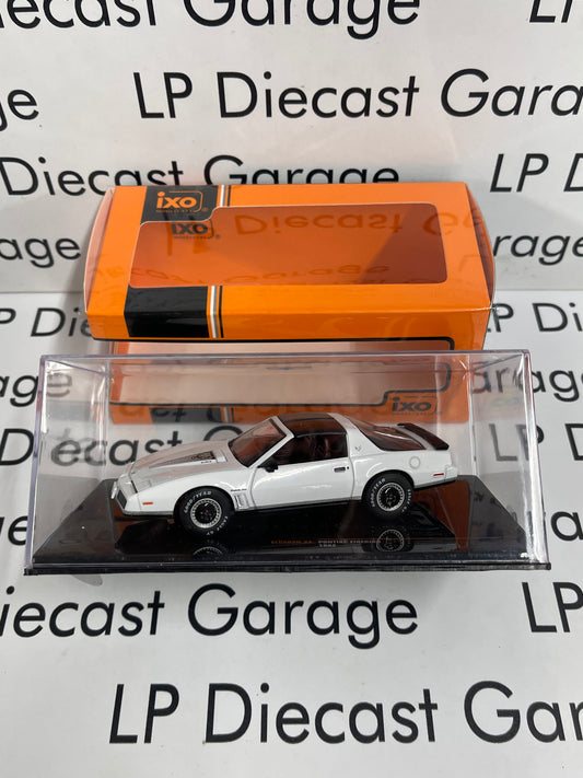 IXO Models 1982 Pontiac Firebird White 1:43 Diecast