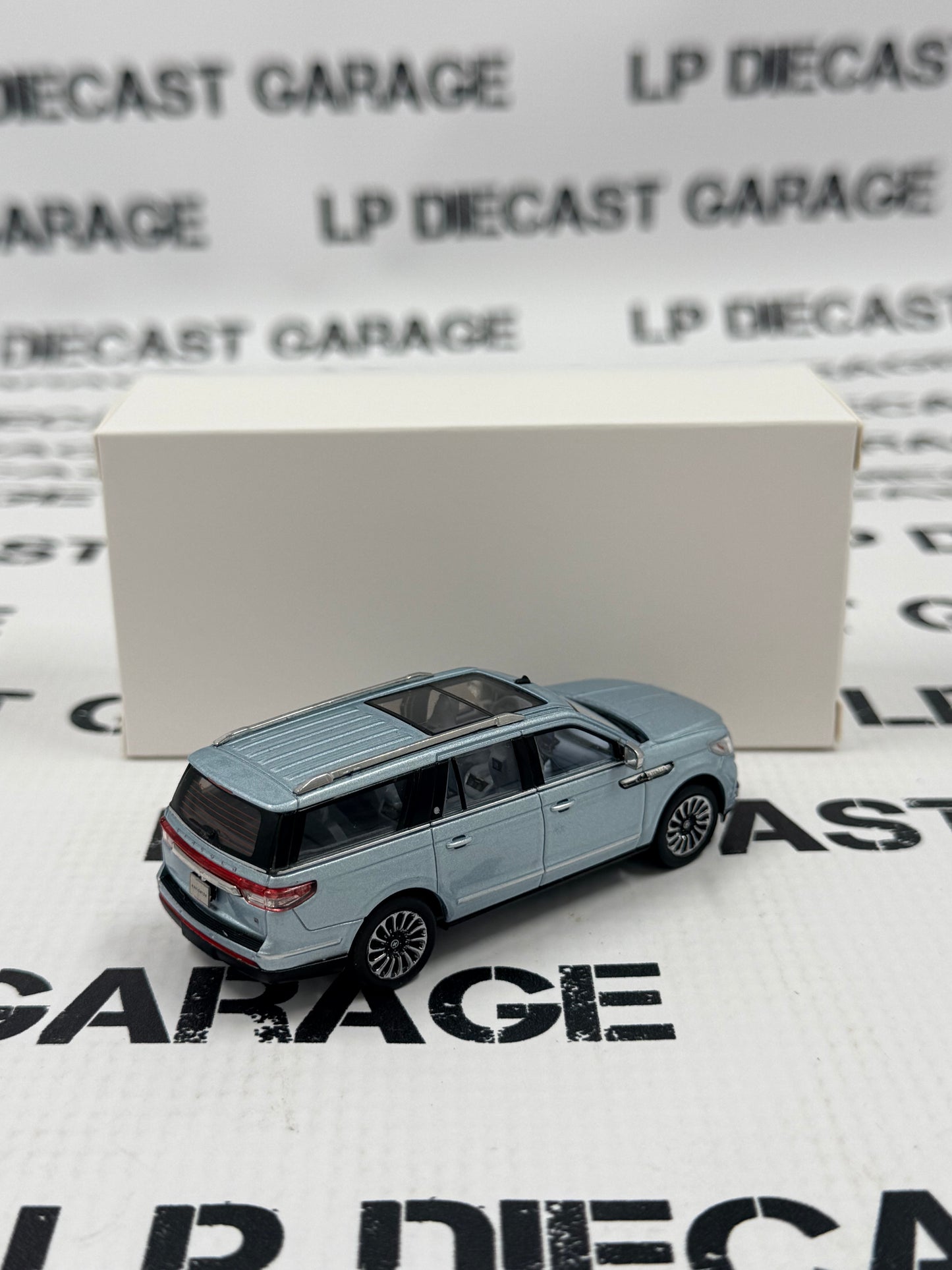 MODEL TRUCK 2024 Lincoln Navigator Ice Blue SUV 1:64 Diecast