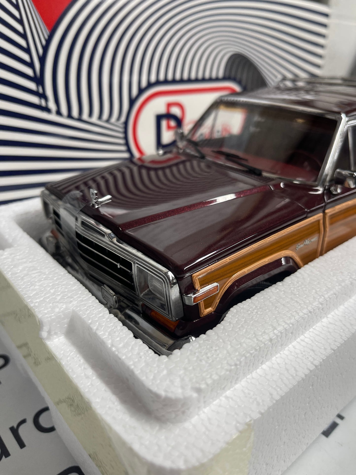 DD Models 1991 Jeep Grand Wagoneer Black Cherry 1:18 Diecast