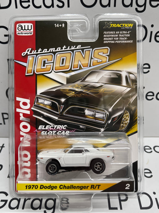 AUTO WORLD 1970 Dodge Challenger R/T White Vanishing Point Slot Car Automotive Icons
