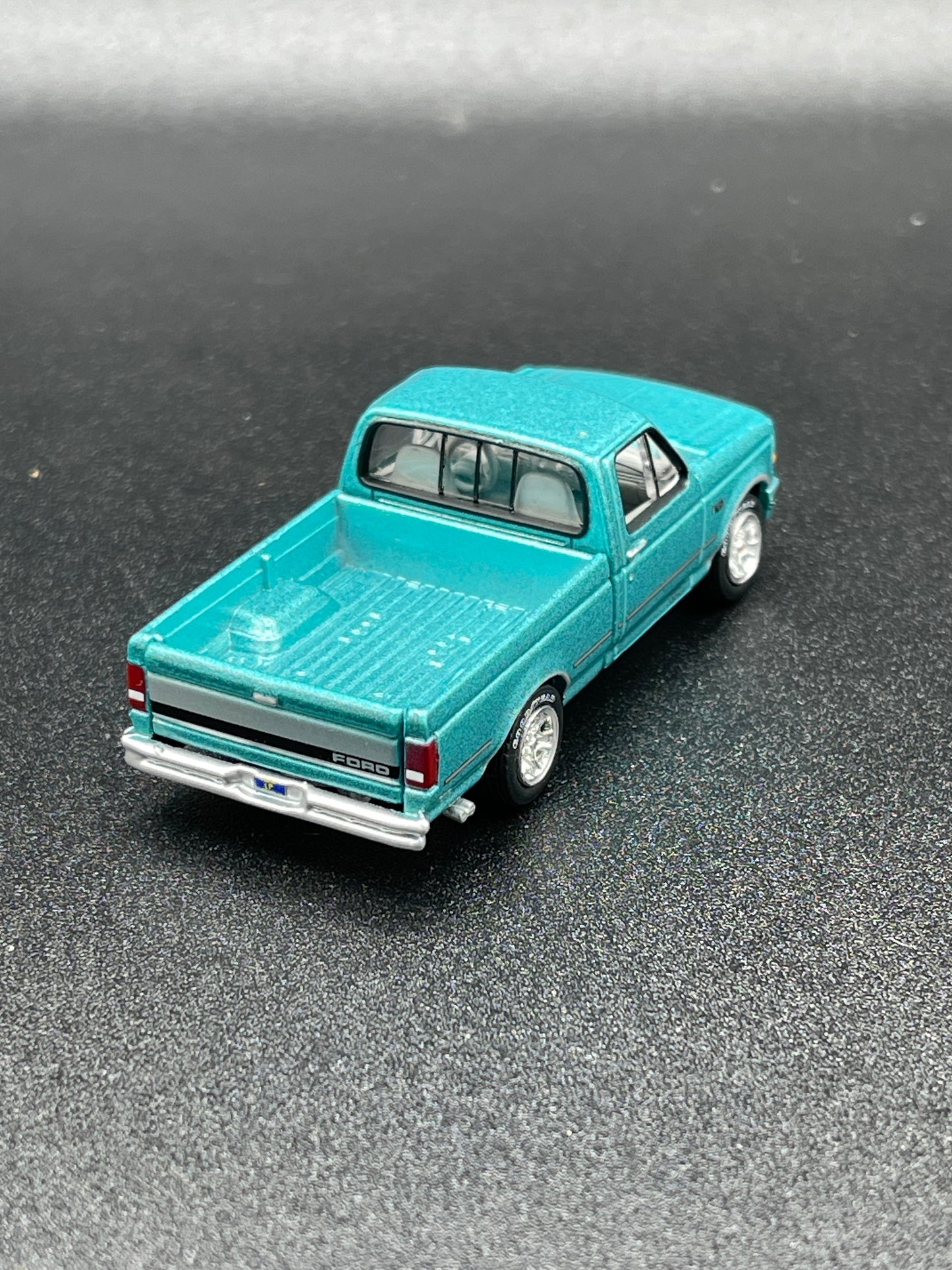 JOHNNY LIGHTNING 1995 Ford F-150 Medium Calypso Green Metallic Pick Up Truck LP Diecast Garage Exclusive Release 1:64 Diecast Promo
