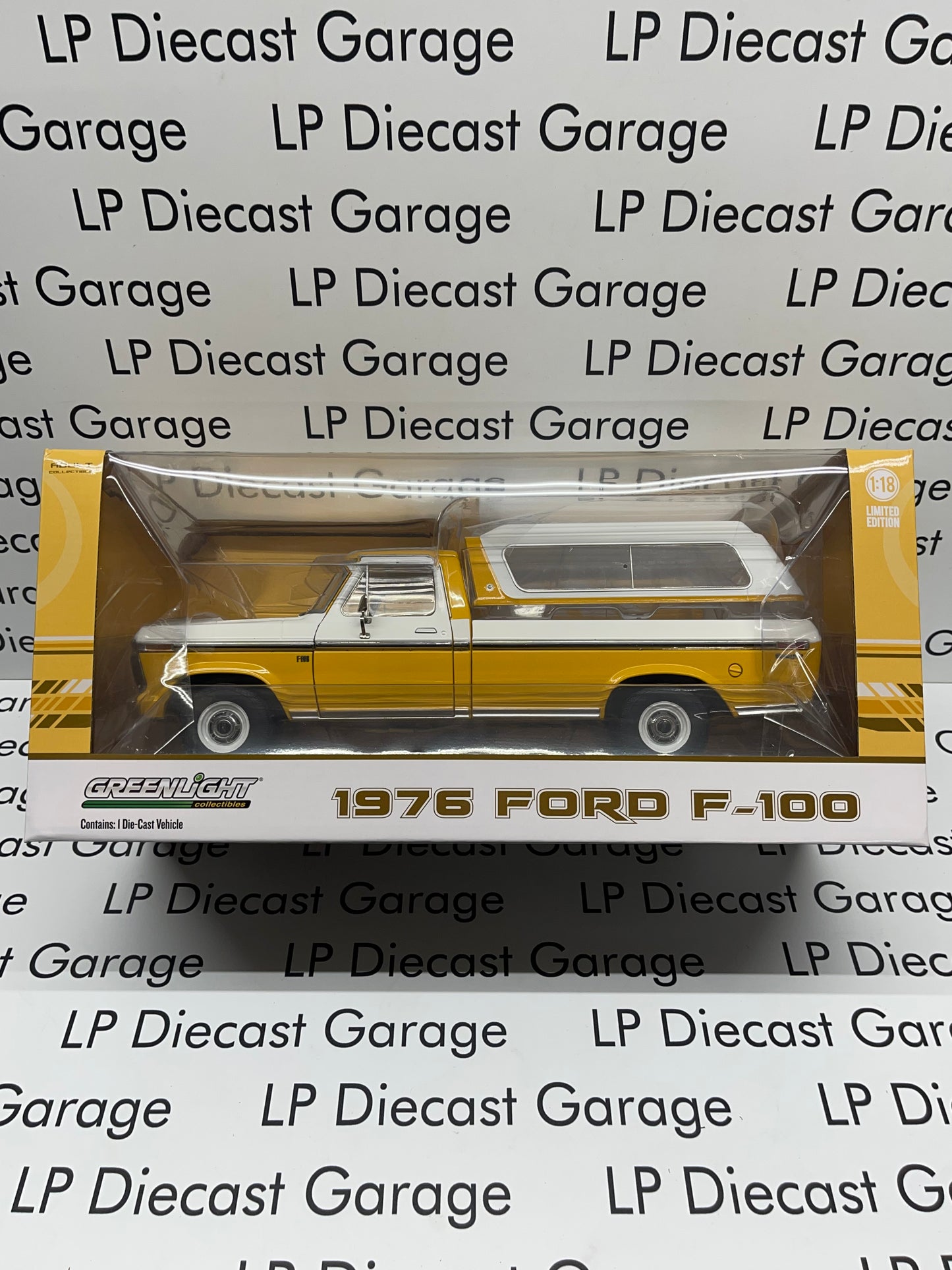 GREENLIGHT 1976 Ford F-100 Yellow/ White Pick Up Truck with Cap 1:18 Diecast