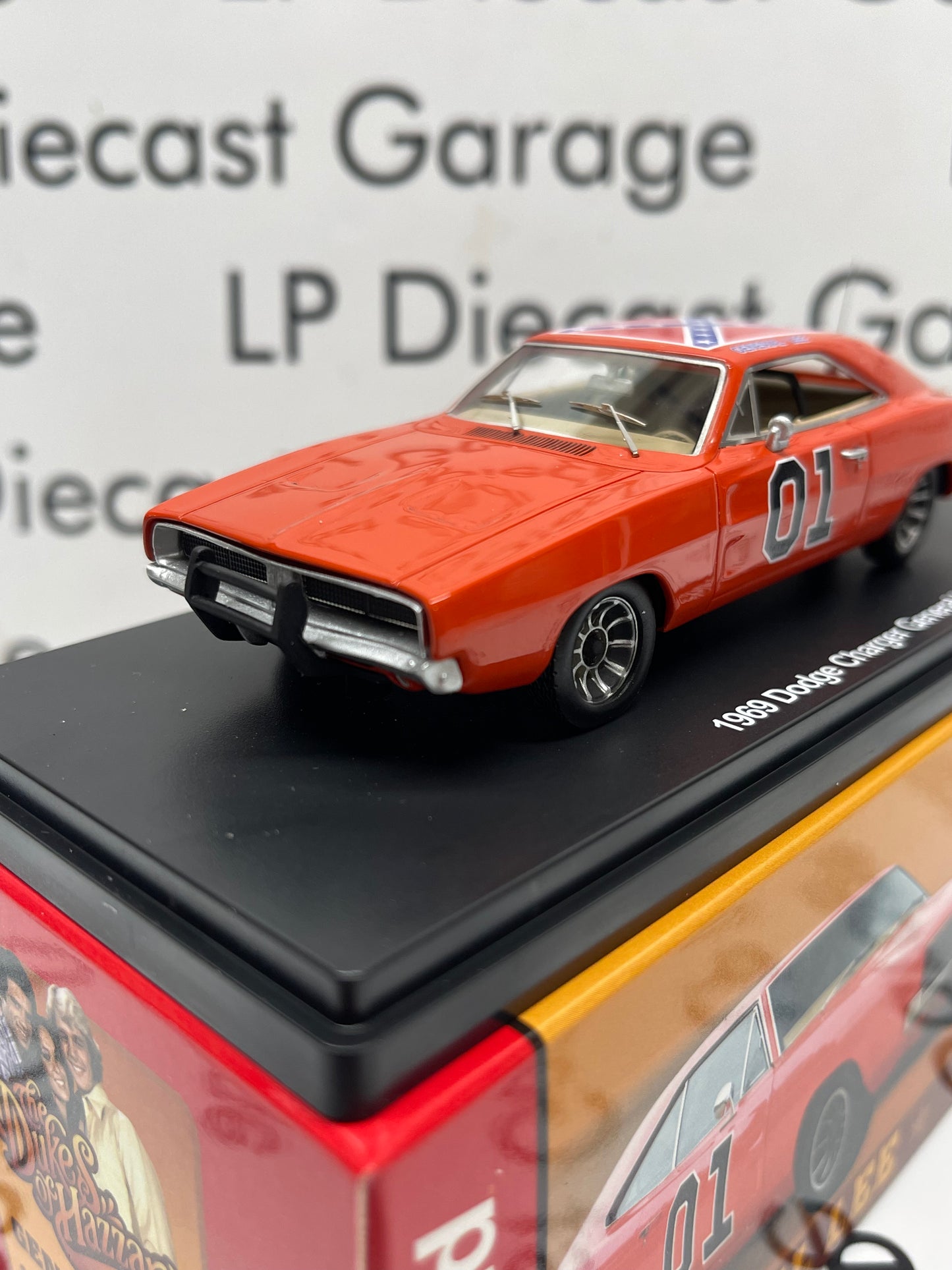 AUTO WORLD 1969 Dodge Charger General Lee Dukes of Hazzard 1:43 Resin Model Not Diecast