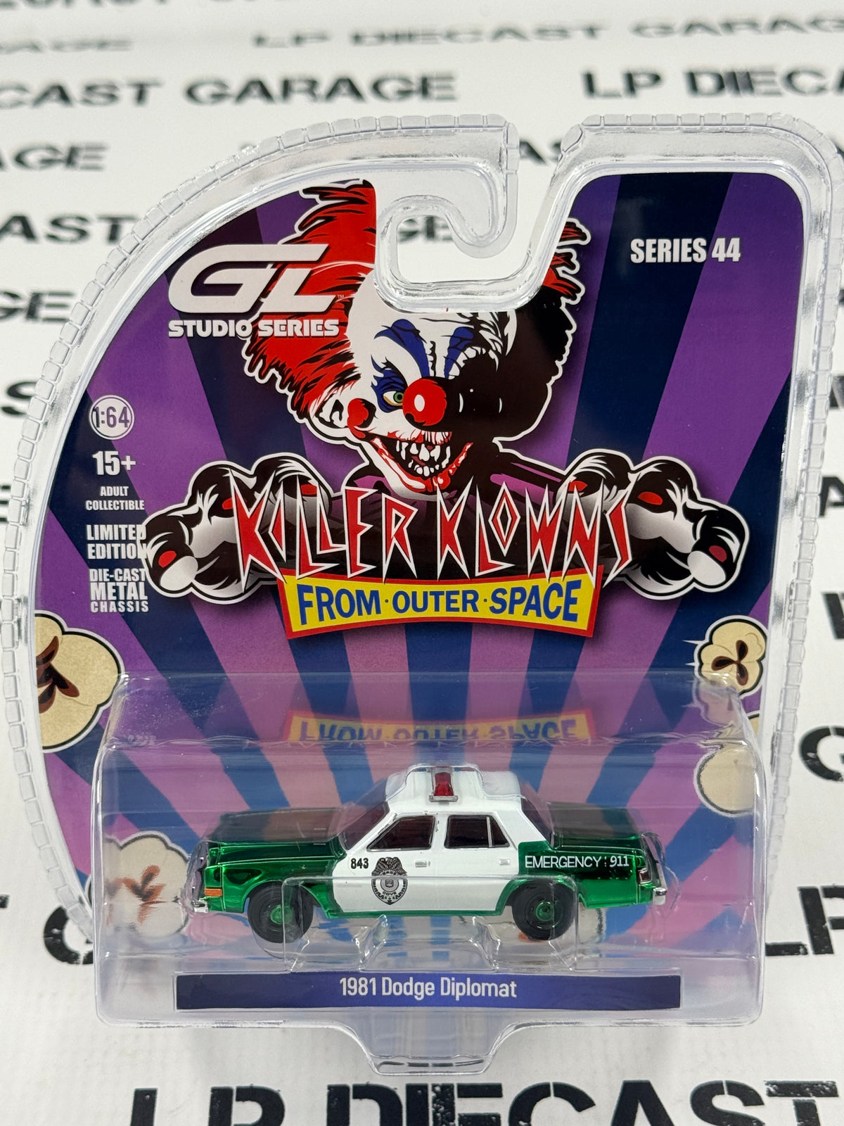GREEN CHASE GREENLIGHT 1981 Dodge Diplomat Killer Klowns from Outer Space 1:64 Diecast Studio Series