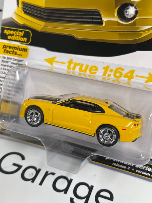 AUTO WORLD 2010 Chevy Camaro RS/SS Yellow 1:64 Diecast Modern Muscle