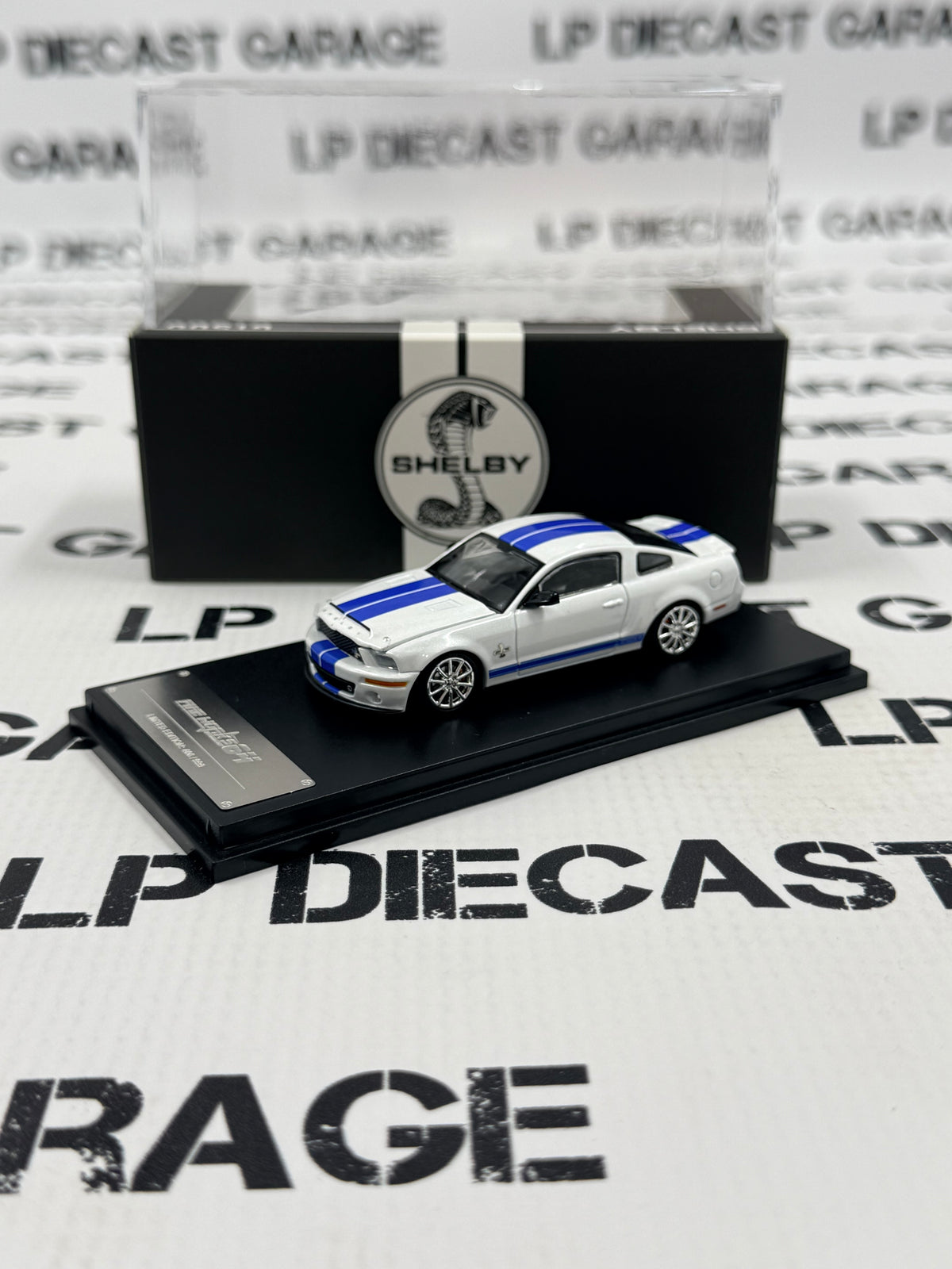 FINE WORKS 64 2013 Ford Mustang Shelby GT500 Super Snake White 1:64 Diecast