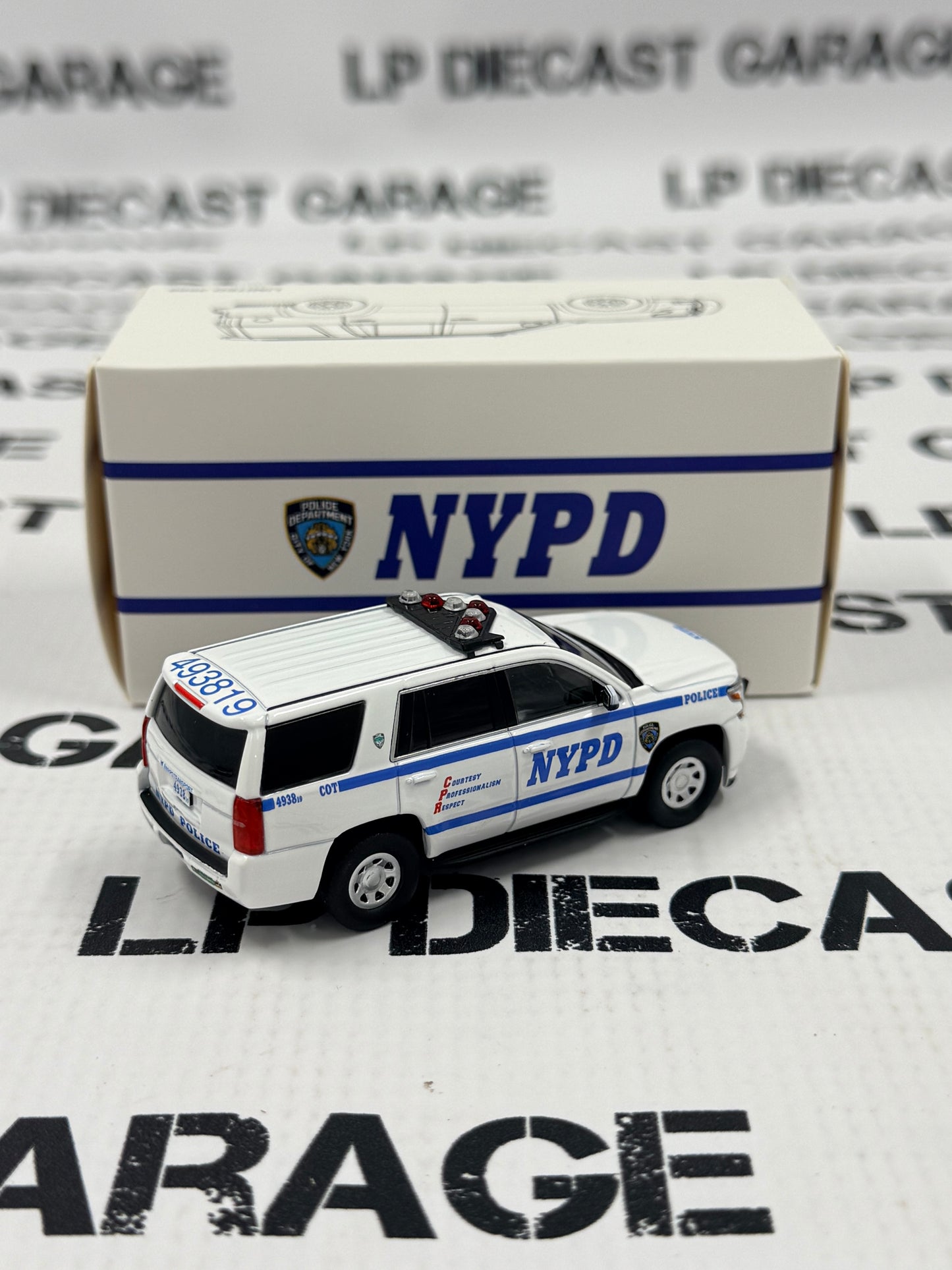 MODEL TRUCK Chevrolet Tahoe NYPD Police 1:64 Diecast SUV