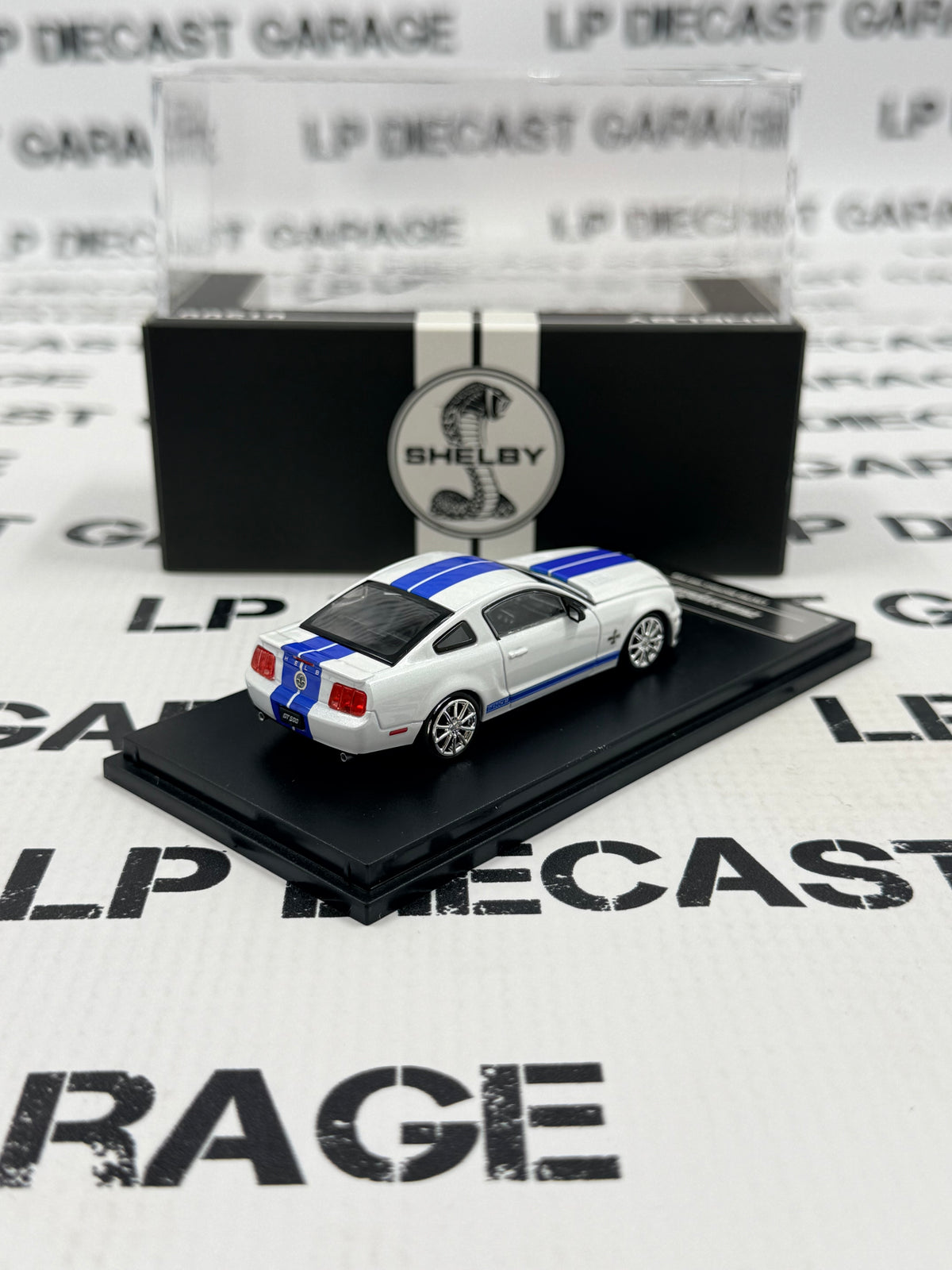 FINE WORKS 64 2013 Ford Mustang Shelby GT500 Super Snake White 1:64 Diecast