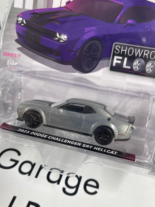 RAW CHASE GREENLIGHT 2023 Dodge Challenger SRT Hellcat Plum Purple Showroom 1:64 Diecast