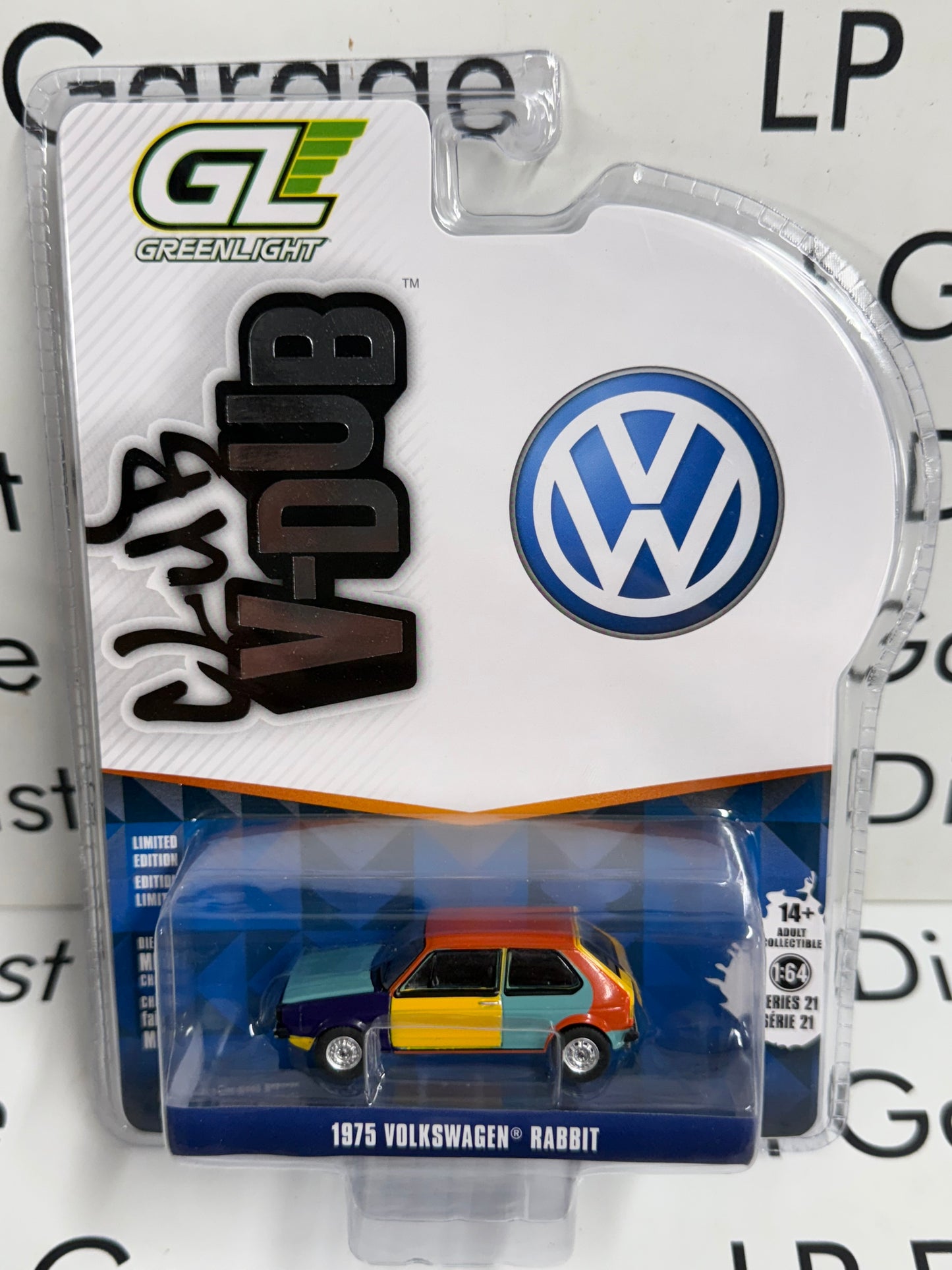 GREENLIGHT 1975 Volkswagen Rabbit Harlequin 1:64 Diecast Club V-Dub