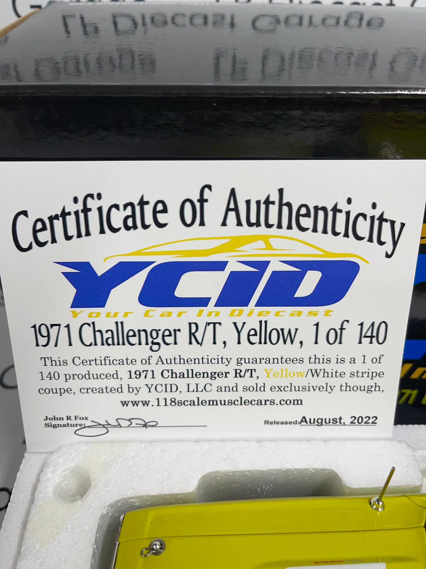 ACME YCID 1971 Dodge Challenger R/T Yellow w/ White Stripes 1:18 Diecast A1806020CYY