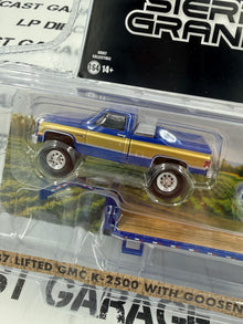 GREENLIGHT 1987 GMC Sierra K2500 Blue w/ Gooseneck Trailer 1:64 Diecast Midwest Exclusive