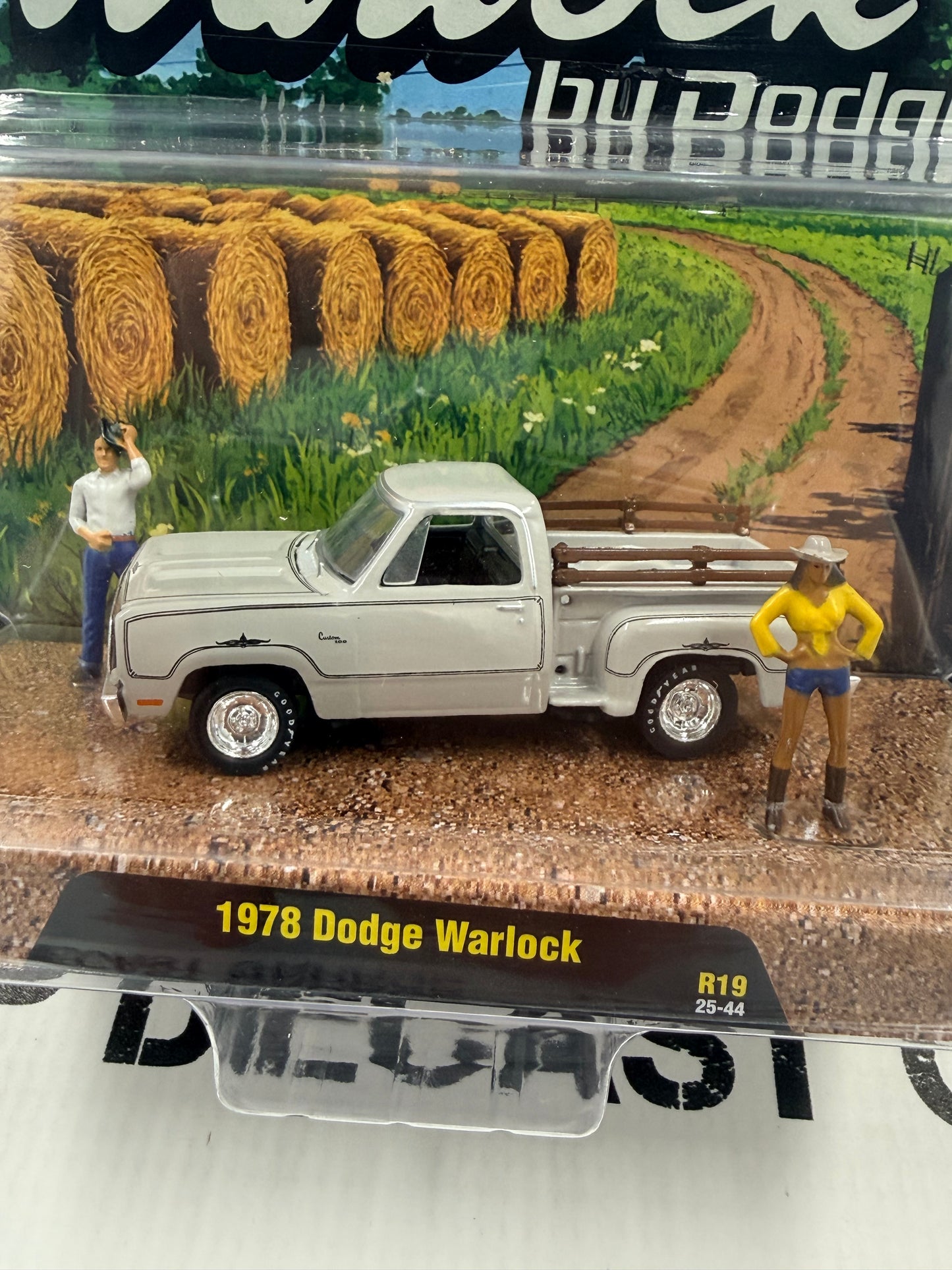 M2 Diorama 1978 Dodge Warlock Gray 1:64 Diecast w/ Figures