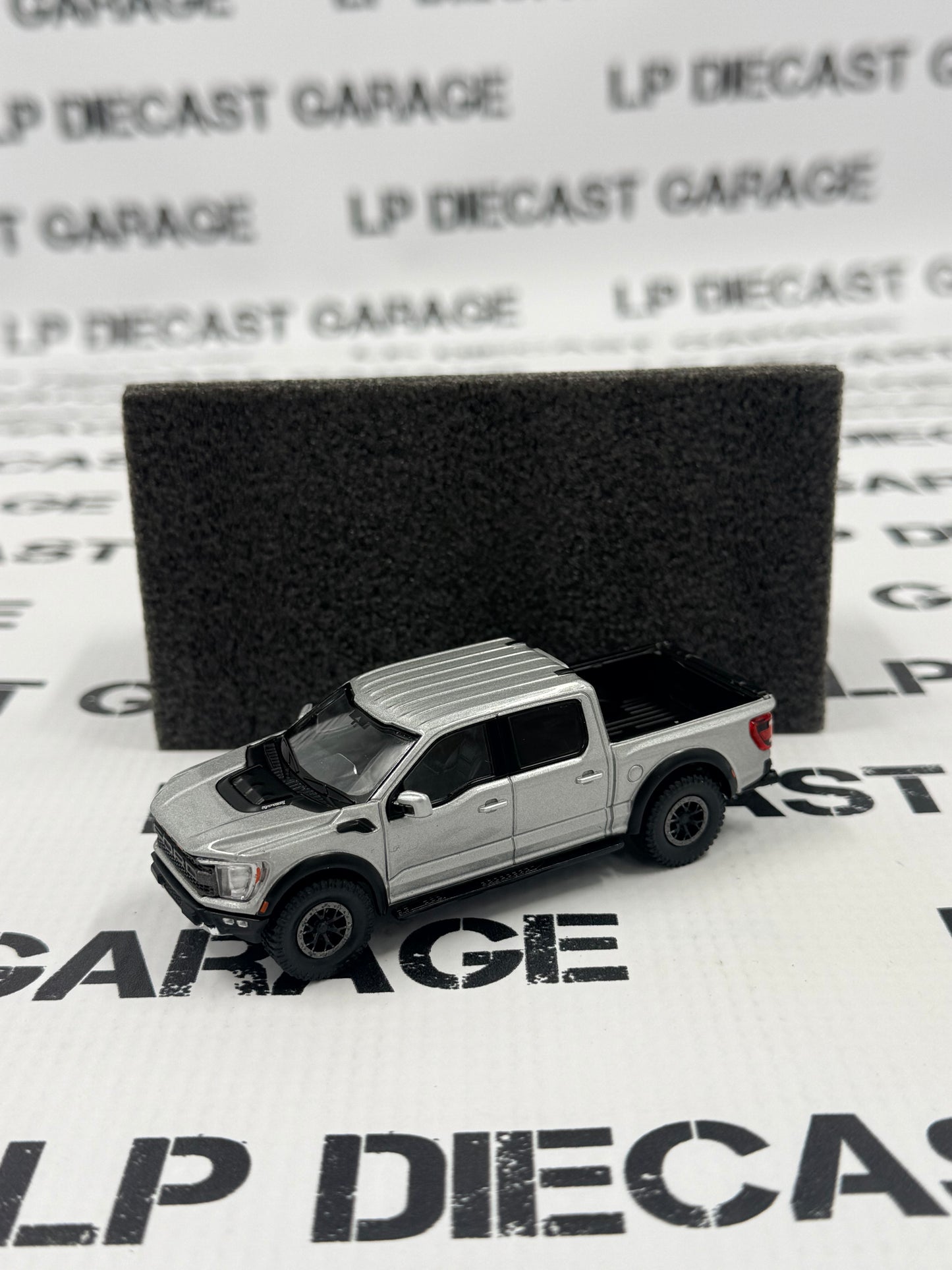 MODEL TRUCK 2022 Ford F-150 Raptor Silver 1:64 Diecast