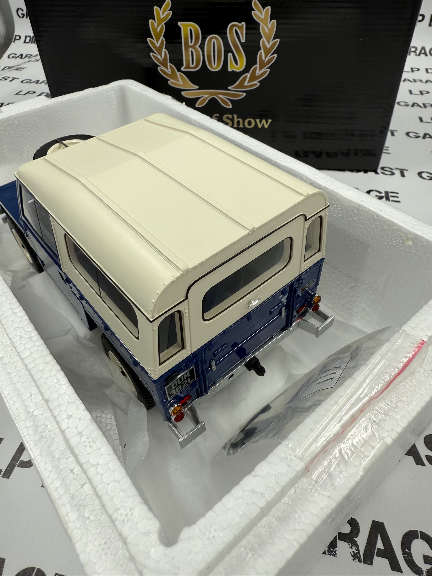 BEST OF SHOW 1973 Land Rover Lightweight Series III Dark Blue 1:18 Scale Resin