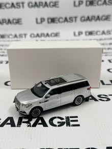 MODEL TRUCK 2024 Lincoln Navigator Silver SUV 1:64 Diecast