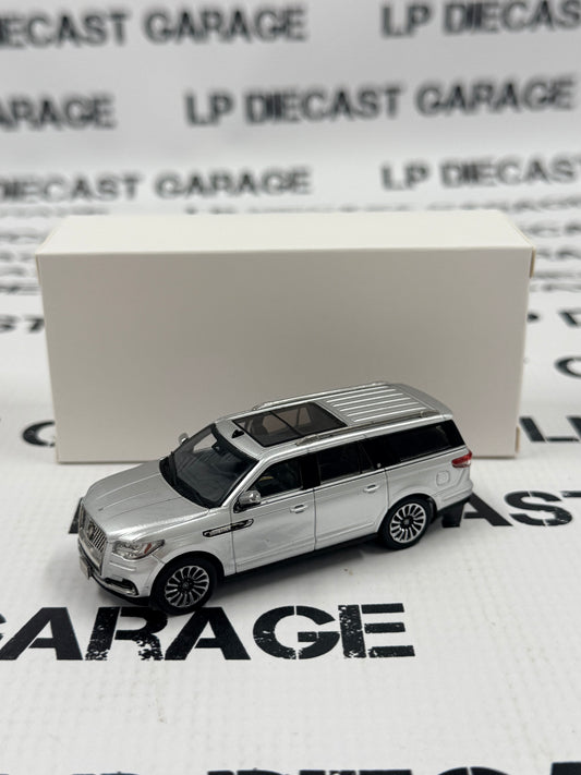 MODEL TRUCK 2024 Lincoln Navigator Silver SUV 1:64 Diecast