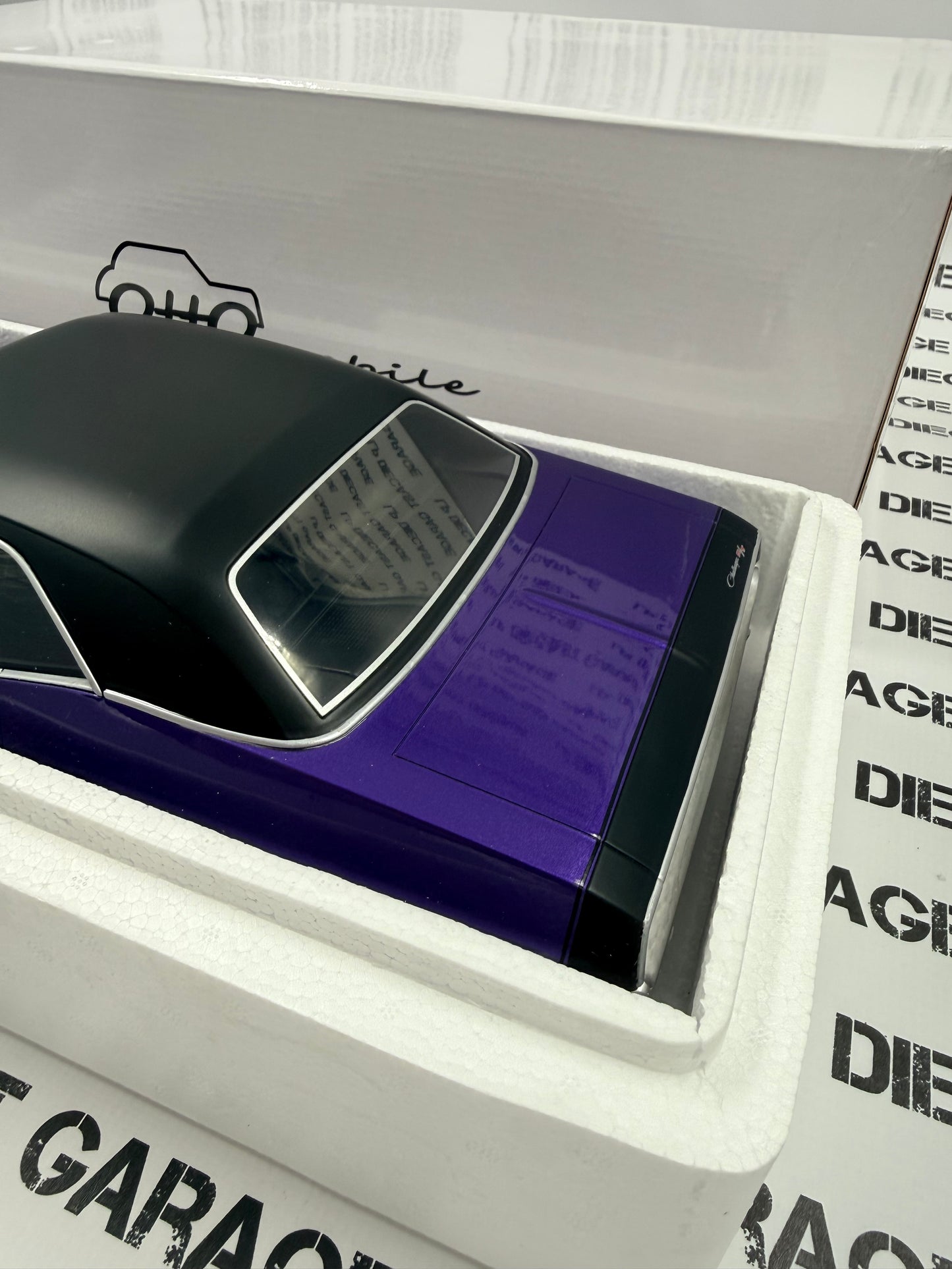 OTTO MOBILE 1970 Dodge Challenger Plum Crazy Purple 1:12 Scale Resin Model G083
